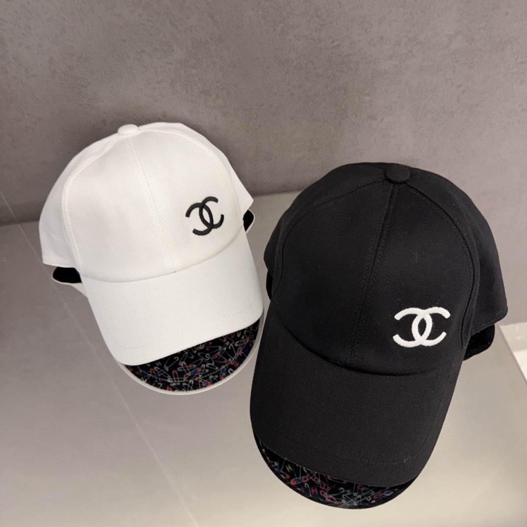 NO:825430,Chanel medieval peaked cap, versatile style. The hat shape and texture are very good. Medieval style will never go out of style. Hats, straw hats, fisherman hats, baseball caps, hats, chanel, espadrilles, hats19860909Chanel 中古鸭舌帽 百搭款 帽型质感做的都非常 中古风永远不过时帽子草帽渔夫帽棒球帽,帽子,chanel,espadrilles,hats,hat