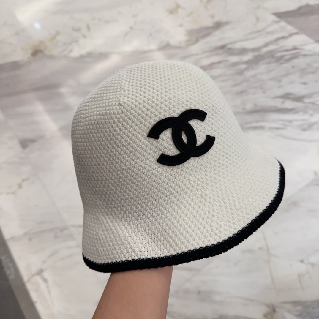 

Chanel 渔夫帽 让兼顾时尚和遮阳的简约桶帽
出游拍照📷拗造型必备敲显脸小