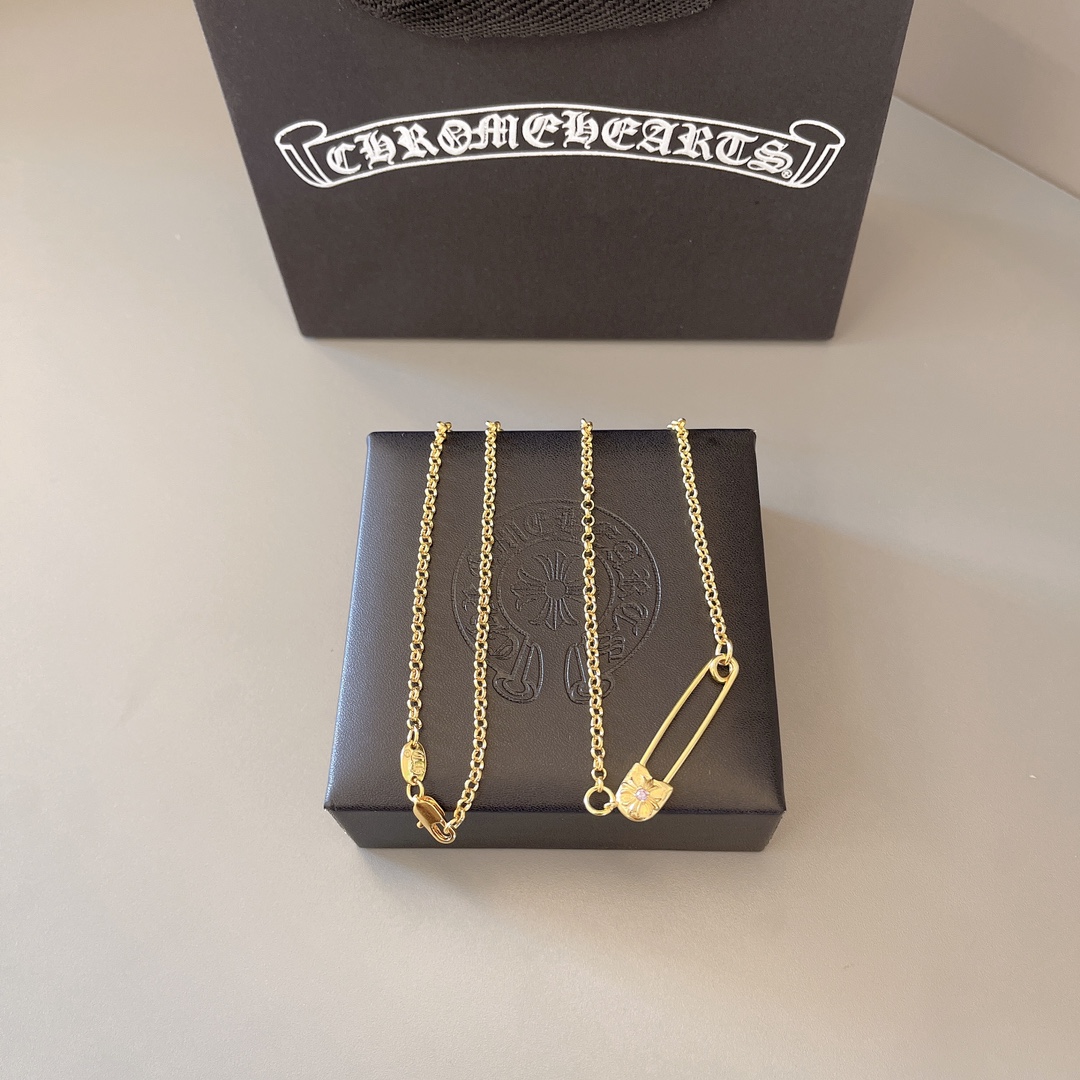 NO:111121,With purple diamond Crossbone Cro Heart Pin Paperclip Chain Brooch Lisa same necklace men and women personality, jewelry boutique, chrome hearts, necklace, brooch, breastpin19860909带紫色钻 十字花克罗心别针回形针链胸针Lisa同款项链男女个性,饰品精品,chrome hearts,necklace,brooch，breastpin,Jewelry