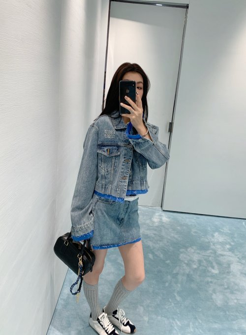 Miu Miu Denim Jacket, Blue Contrast Edges, Cropped, Stylish, and Comfortable 1 Miu Miu Denim Jacket, Blue Contrast Edges, Cropped, Stylish, and Comfortable
