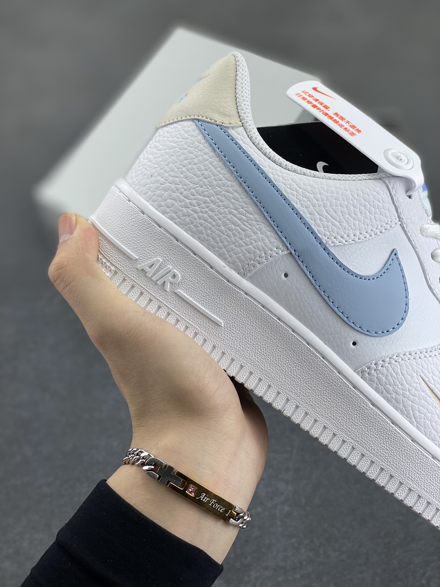 图片[6]-福利特价 Air Force 1 Nike Low 白蓝灰 原楦头原纸板 打造纯正空军版型 专注外贸渠道 全掌内置蜂窝气垫 #原盒配件 原厂中底钢印、拉帮完美 货号：HF0022-100 尺码：36 36.5 37.5 38 38.5 39 40 40.5 41 42 42.5 43 44 44.5 45-选品中心