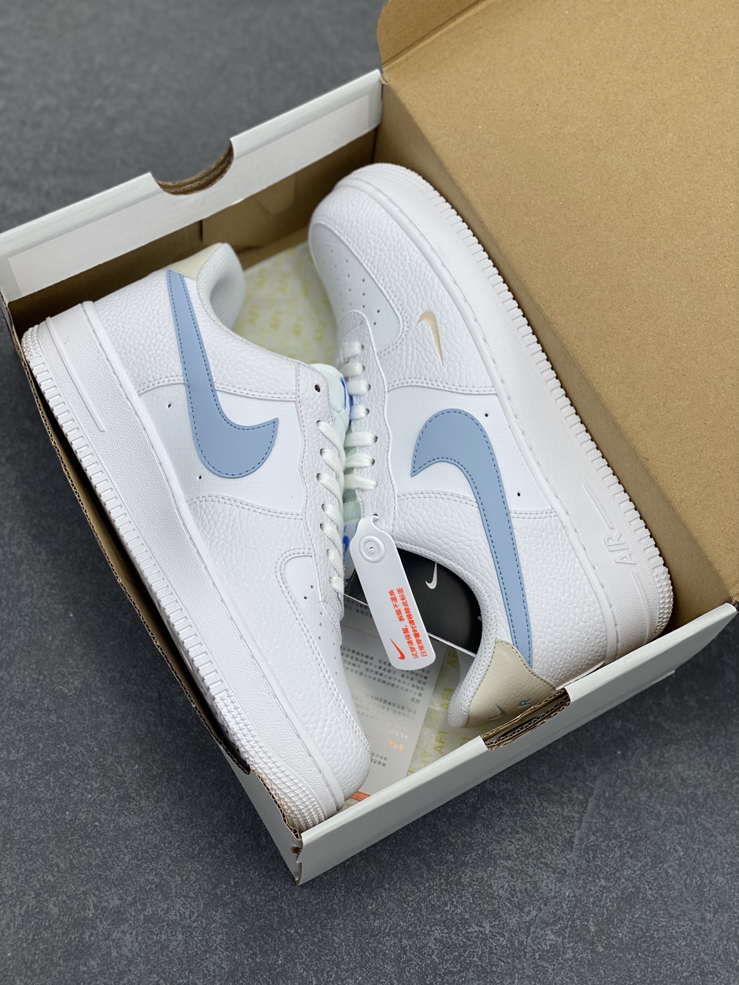 图片[9]-福利特价 Air Force 1 Nike Low 白蓝灰 原楦头原纸板 打造纯正空军版型 专注外贸渠道 全掌内置蜂窝气垫 #原盒配件 原厂中底钢印、拉帮完美 货号：HF0022-100 尺码：36 36.5 37.5 38 38.5 39 40 40.5 41 42 42.5 43 44 44.5 45-选品中心