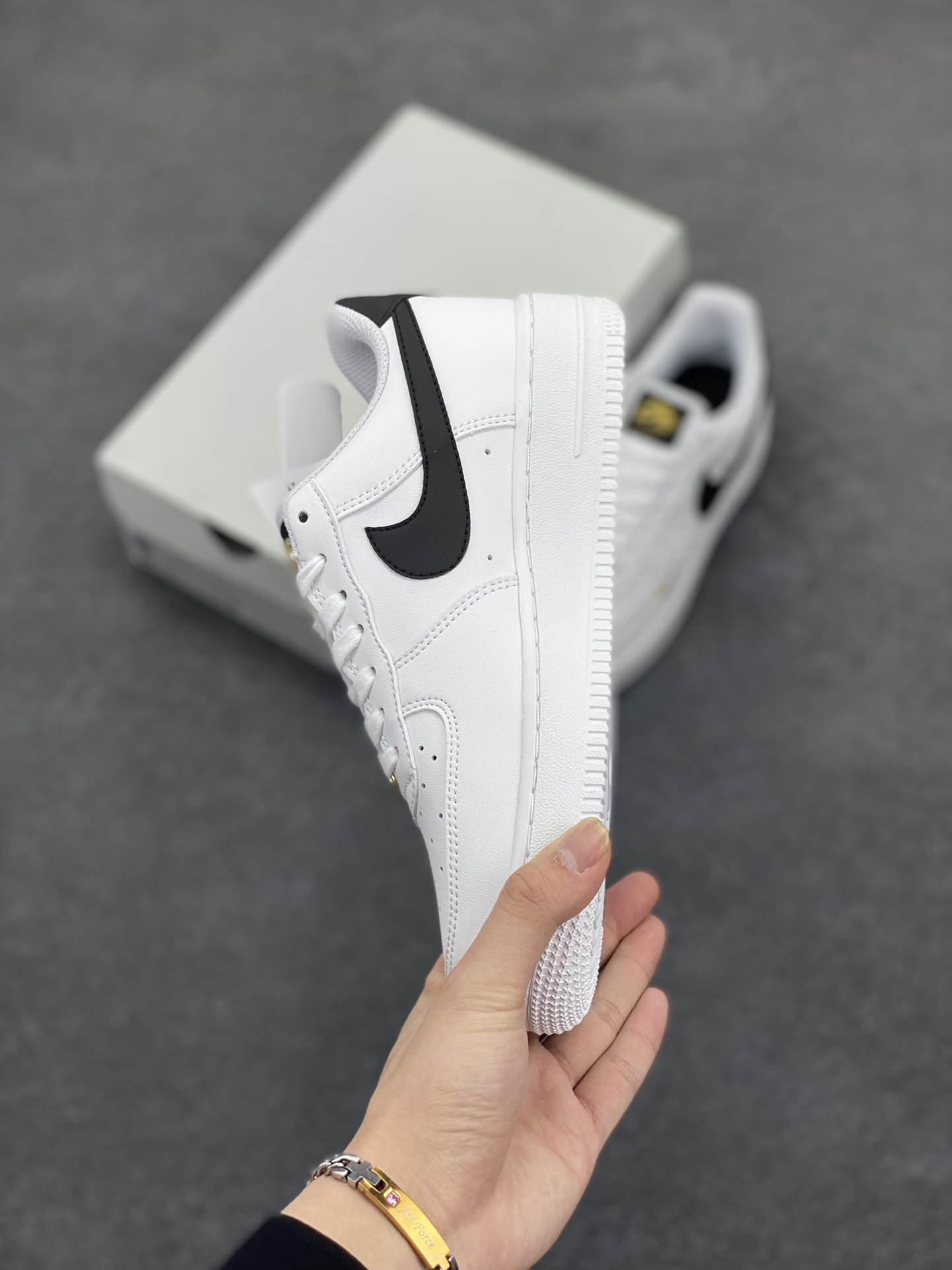 图片[3]-福利特价 Air Force 1 Nike Low 白黑小双勾 原楦头原纸板 打造纯正空军版型 专注外贸渠道 全掌内置蜂窝气垫 #原盒配件 原厂中底钢印、拉帮完美 货号：CZ0270-102 尺码：36 36.5 37.5 38 38.5 39 40 40.5 41 42 42.5 43 44 44.5 45-选品中心
