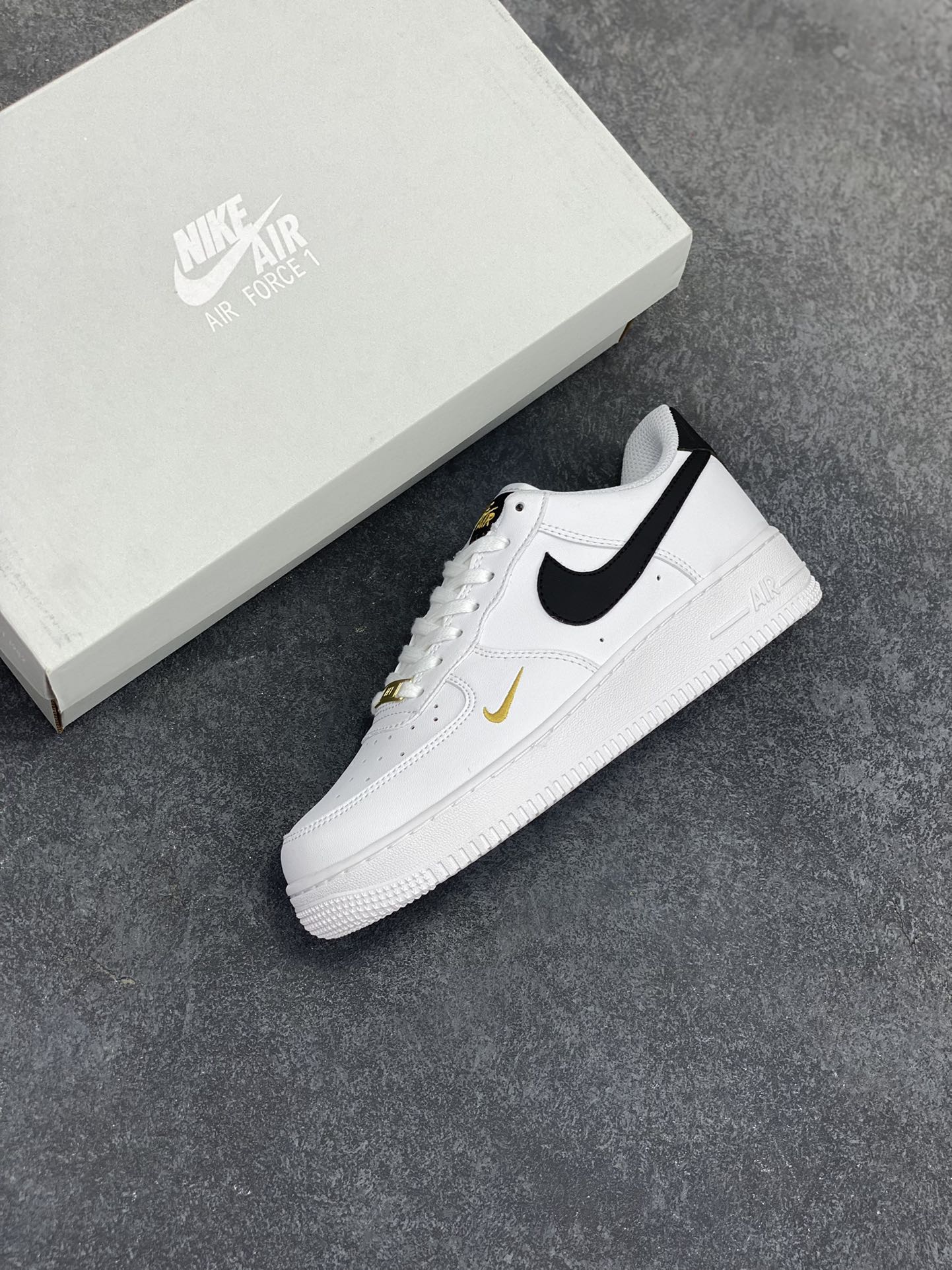 图片[7]-福利特价 Air Force 1 Nike Low 白黑小双勾 原楦头原纸板 打造纯正空军版型 专注外贸渠道 全掌内置蜂窝气垫 #原盒配件 原厂中底钢印、拉帮完美 货号：CZ0270-102 尺码：36 36.5 37.5 38 38.5 39 40 40.5 41 42 42.5 43 44 44.5 45-选品中心