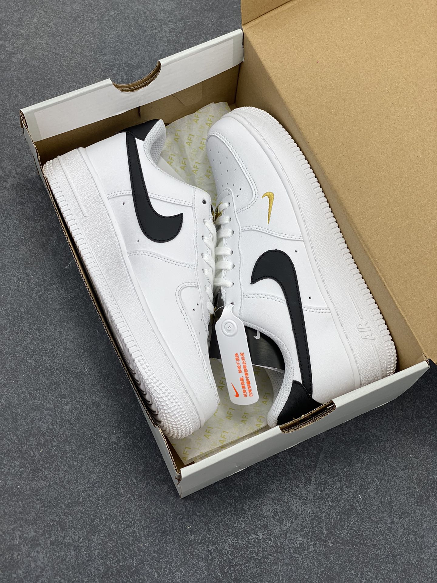 图片[9]-福利特价 Air Force 1 Nike Low 白黑小双勾 原楦头原纸板 打造纯正空军版型 专注外贸渠道 全掌内置蜂窝气垫 #原盒配件 原厂中底钢印、拉帮完美 货号：CZ0270-102 尺码：36 36.5 37.5 38 38.5 39 40 40.5 41 42 42.5 43 44 44.5 45-选品中心