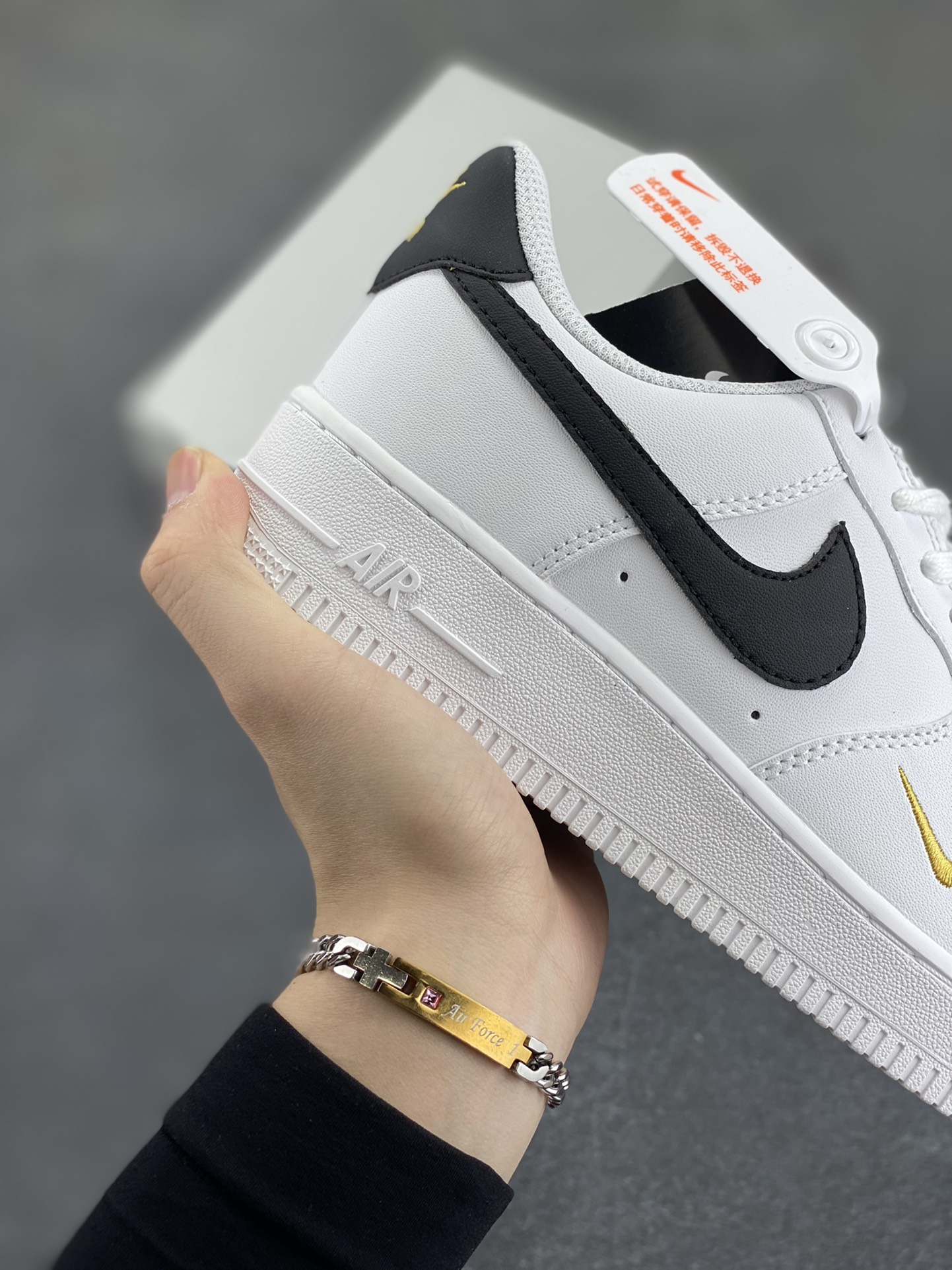图片[6]-福利特价 Air Force 1 Nike Low 白黑小双勾 原楦头原纸板 打造纯正空军版型 专注外贸渠道 全掌内置蜂窝气垫 #原盒配件 原厂中底钢印、拉帮完美 货号：CZ0270-102 尺码：36 36.5 37.5 38 38.5 39 40 40.5 41 42 42.5 43 44 44.5 45-选品中心