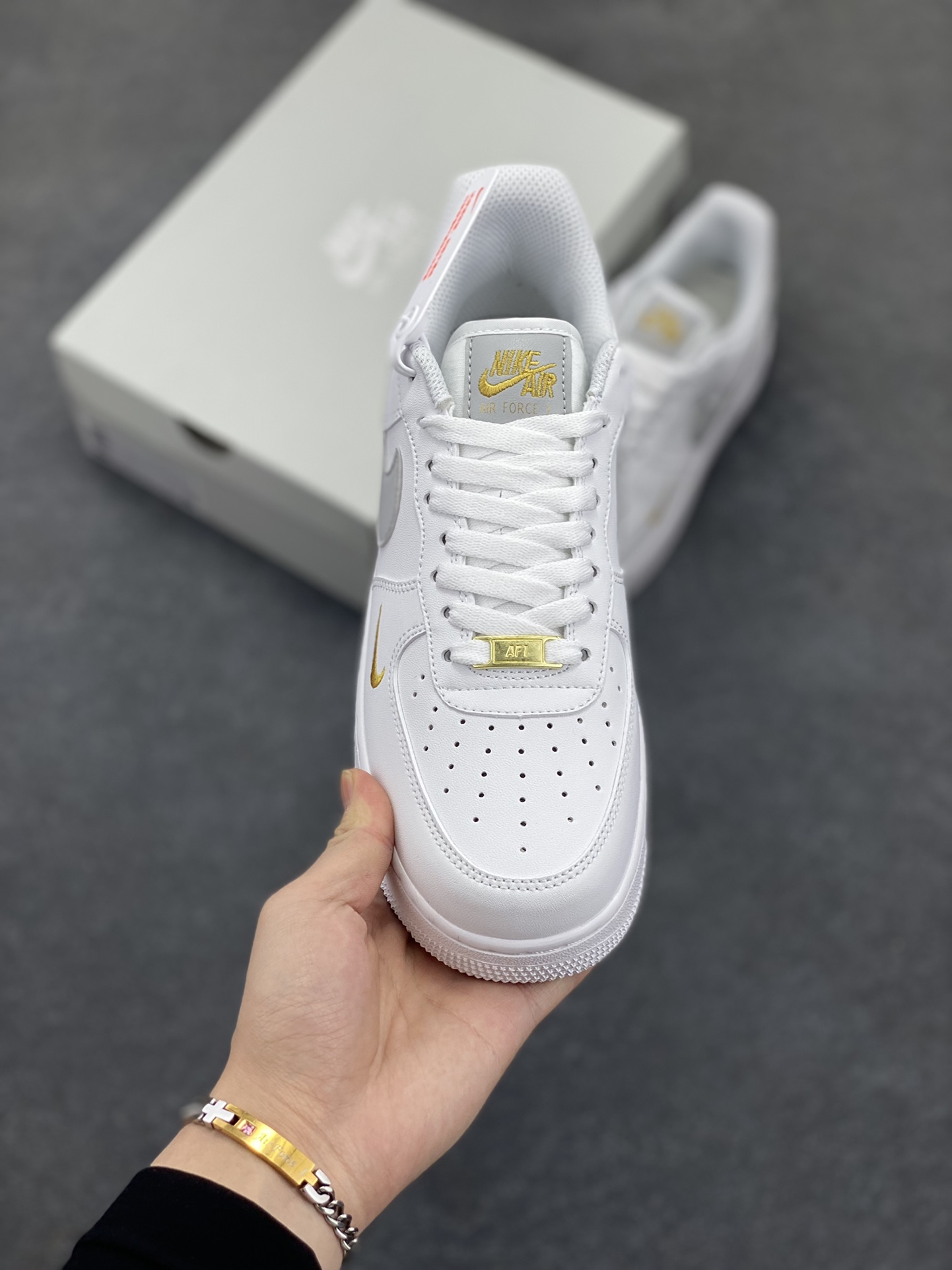 图片[2]-福利特价 Air Force 1 Nike Low 灰绿小双勾 原楦头原纸板 打造纯正空军版型 专注外贸渠道 全掌内置蜂窝气垫 #原盒配件 原厂中底钢印、拉帮完美 货号：CZ0270-106 尺码：36 36.5 37.5 38 38.5 39 40 40.5 41 42 42.5 43 44 44.5 45-选品中心