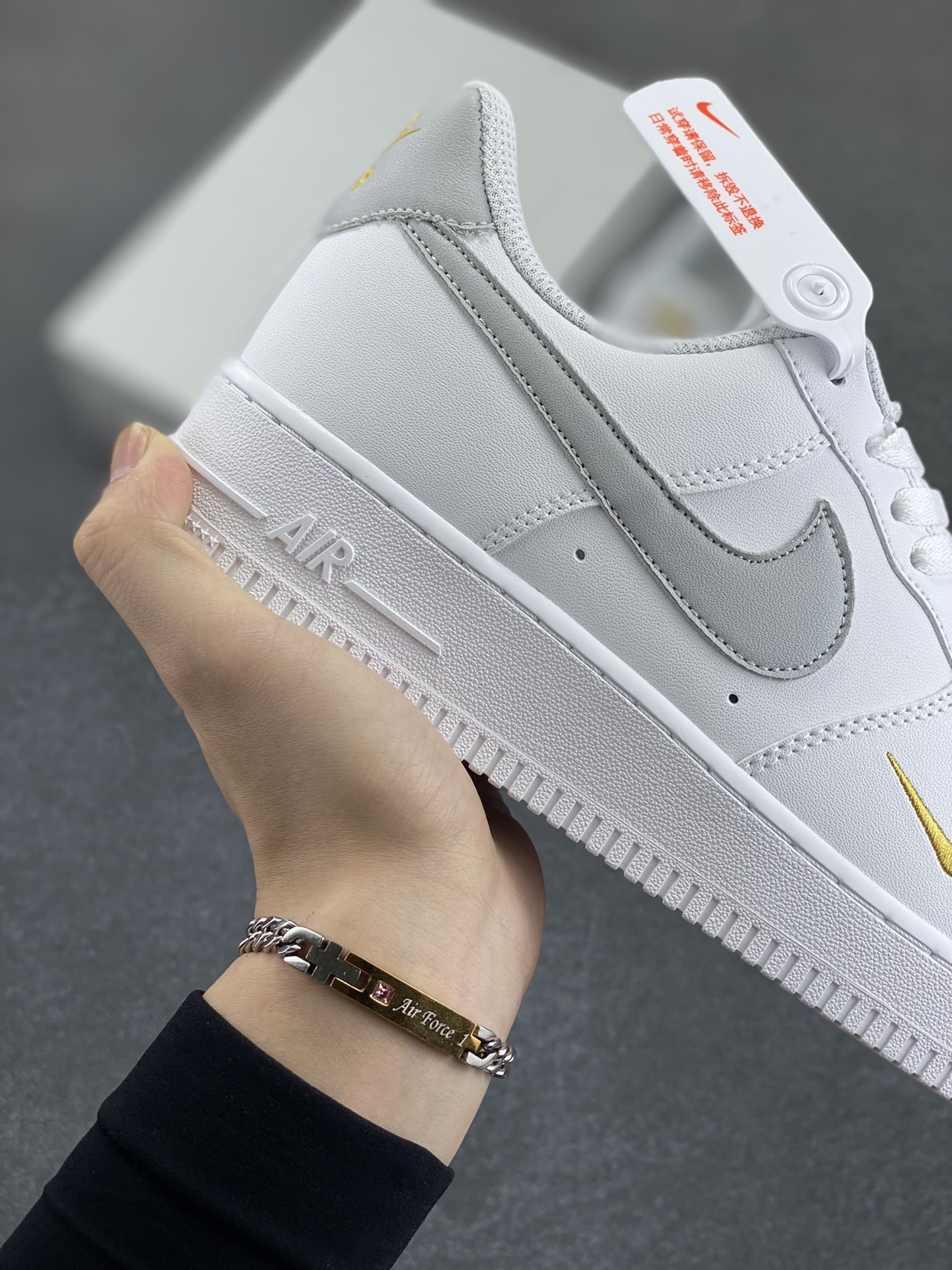 图片[6]-福利特价 Air Force 1 Nike Low 灰绿小双勾 原楦头原纸板 打造纯正空军版型 专注外贸渠道 全掌内置蜂窝气垫 #原盒配件 原厂中底钢印、拉帮完美 货号：CZ0270-106 尺码：36 36.5 37.5 38 38.5 39 40 40.5 41 42 42.5 43 44 44.5 45-选品中心