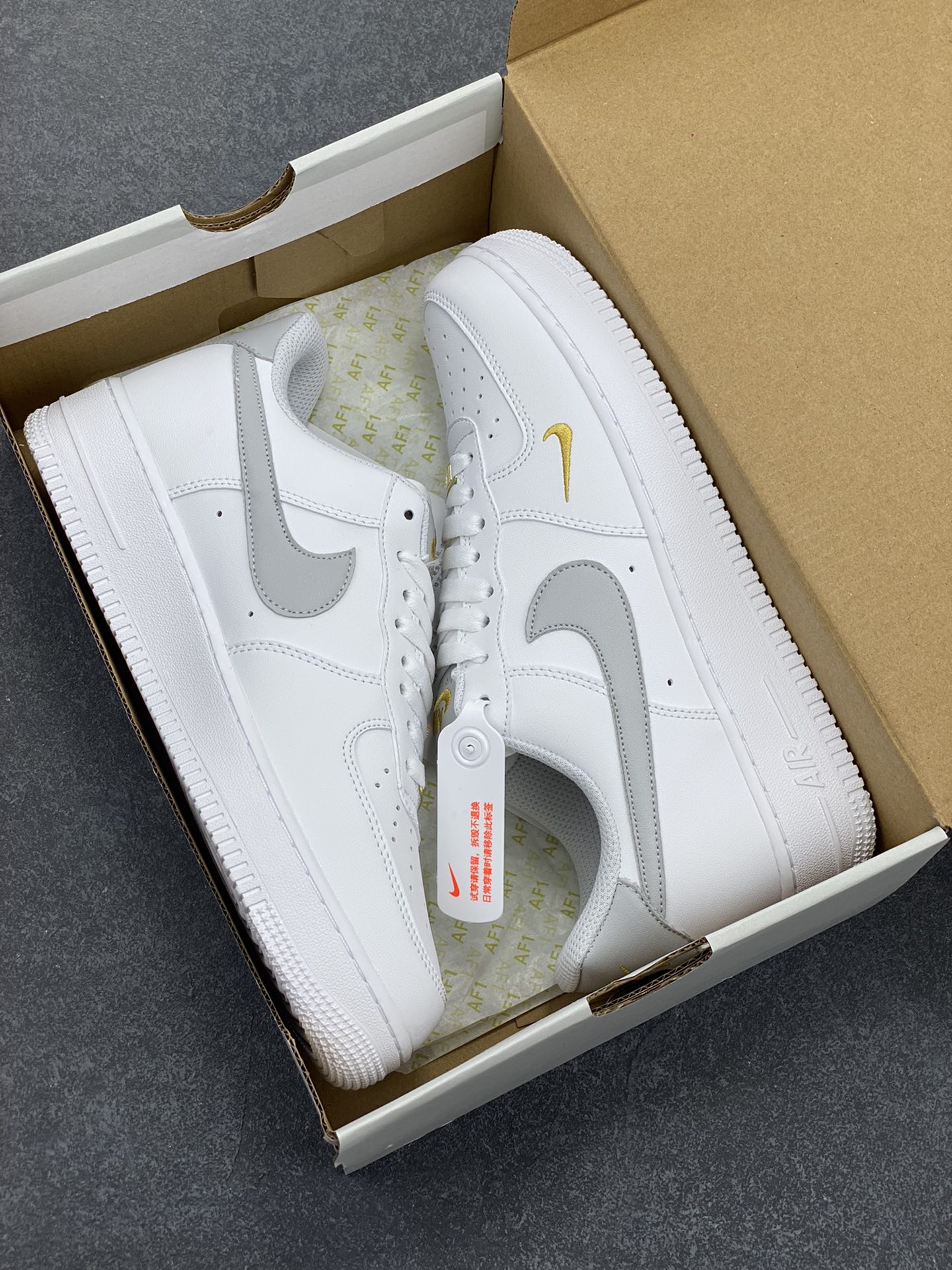 图片[9]-福利特价 Air Force 1 Nike Low 灰绿小双勾 原楦头原纸板 打造纯正空军版型 专注外贸渠道 全掌内置蜂窝气垫 #原盒配件 原厂中底钢印、拉帮完美 货号：CZ0270-106 尺码：36 36.5 37.5 38 38.5 39 40 40.5 41 42 42.5 43 44 44.5 45-选品中心