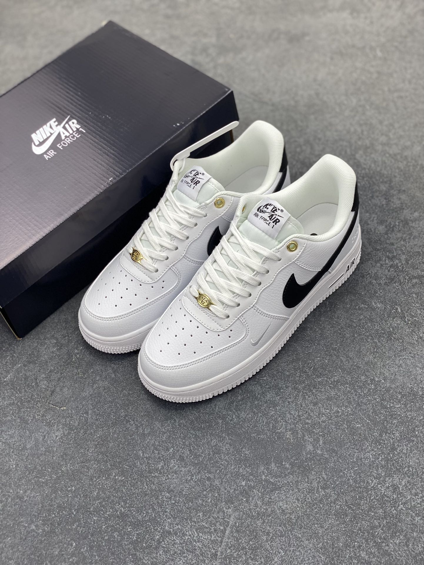 图片[8]-福利特价 Air Force 1 Nike Low 40周年白黑 原楦头原纸板 打造纯正空军版型 专注外贸渠道 全掌内置蜂窝气垫 #原盒配件 原厂中底钢印、拉帮完美 货号：DG7658-100 尺码：36 36.5 37.5 38 38.5 39 40 40.5 41 42 42.5 43 44 44.5 45-选品中心