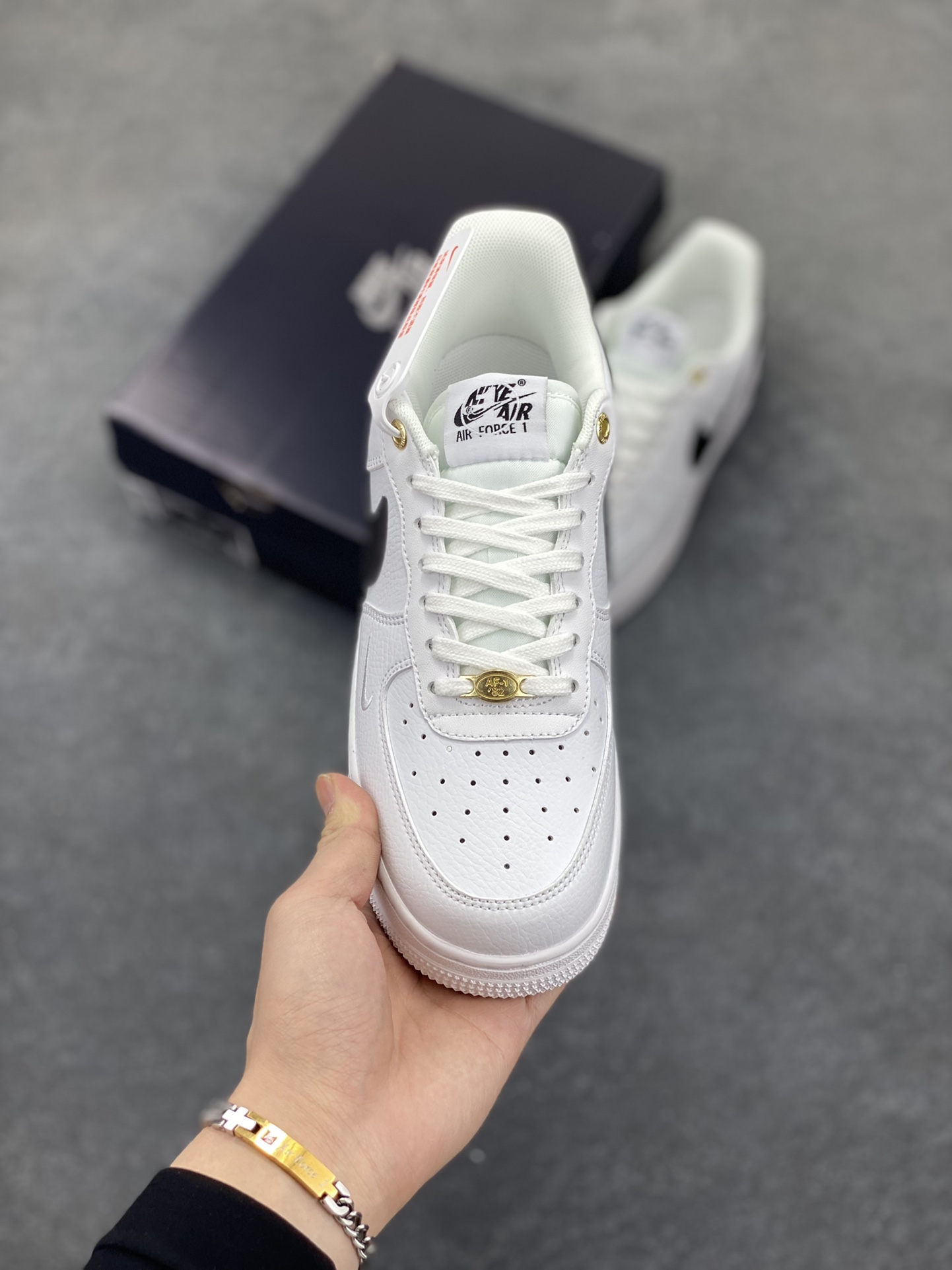 图片[2]-福利特价 Air Force 1 Nike Low 40周年白黑 原楦头原纸板 打造纯正空军版型 专注外贸渠道 全掌内置蜂窝气垫 #原盒配件 原厂中底钢印、拉帮完美 货号：DG7658-100 尺码：36 36.5 37.5 38 38.5 39 40 40.5 41 42 42.5 43 44 44.5 45-选品中心