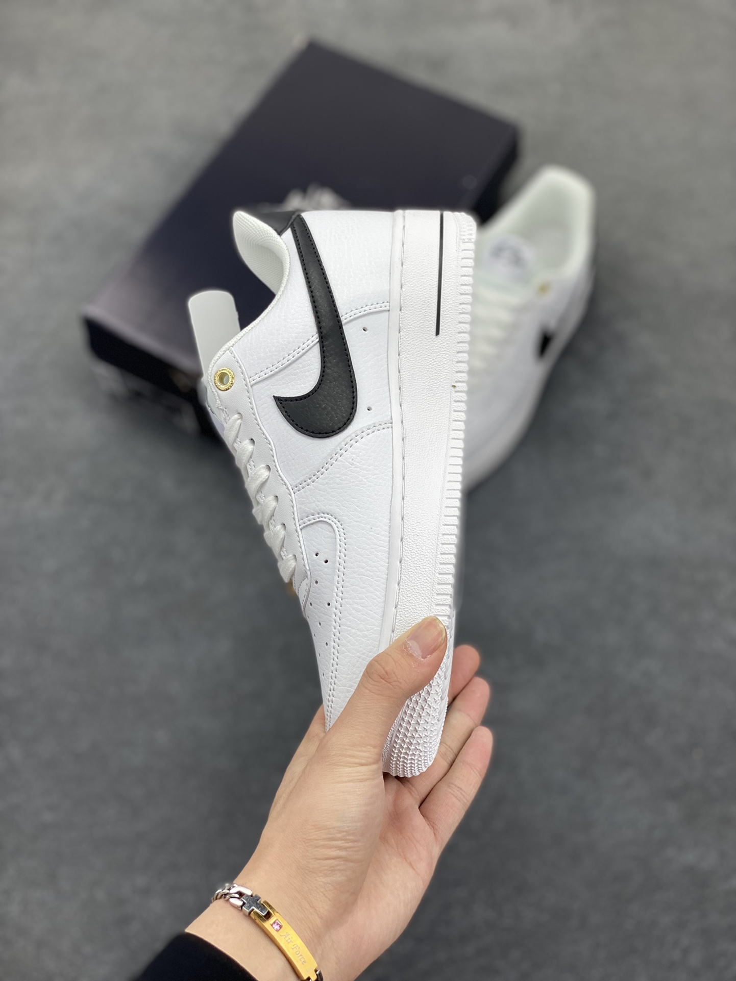图片[3]-福利特价 Air Force 1 Nike Low 40周年白黑 原楦头原纸板 打造纯正空军版型 专注外贸渠道 全掌内置蜂窝气垫 #原盒配件 原厂中底钢印、拉帮完美 货号：DG7658-100 尺码：36 36.5 37.5 38 38.5 39 40 40.5 41 42 42.5 43 44 44.5 45-选品中心
