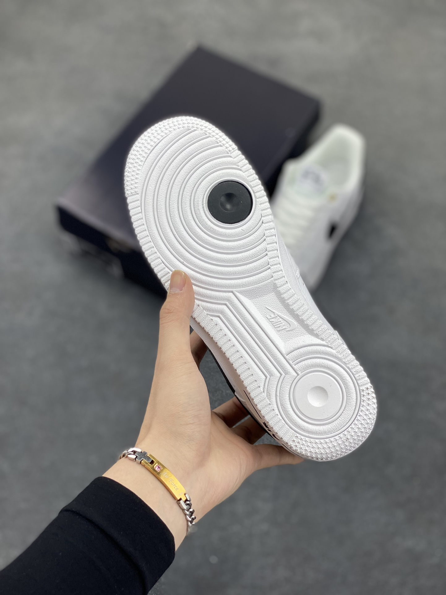 图片[5]-福利特价 Air Force 1 Nike Low 40周年白黑 原楦头原纸板 打造纯正空军版型 专注外贸渠道 全掌内置蜂窝气垫 #原盒配件 原厂中底钢印、拉帮完美 货号：DG7658-100 尺码：36 36.5 37.5 38 38.5 39 40 40.5 41 42 42.5 43 44 44.5 45-选品中心