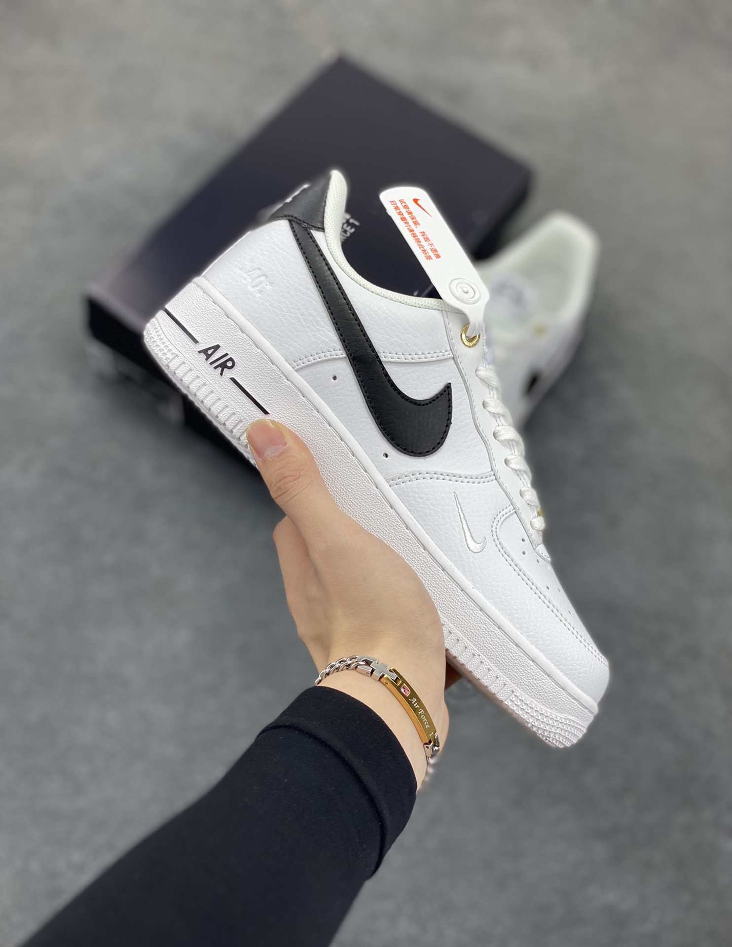福利特价 Air Force 1 Nike Low 40周年白黑 原楦头原纸板 打造纯正空军版型 专注外贸渠道 全掌内置蜂窝气垫 #原盒配件 原厂中底钢印、拉帮完美 货号:DG7658-100 尺码:36 36.5 37.5 38 38.5 39 40 40.5 41 42 42.5 43 44 44.5 45-选品中心