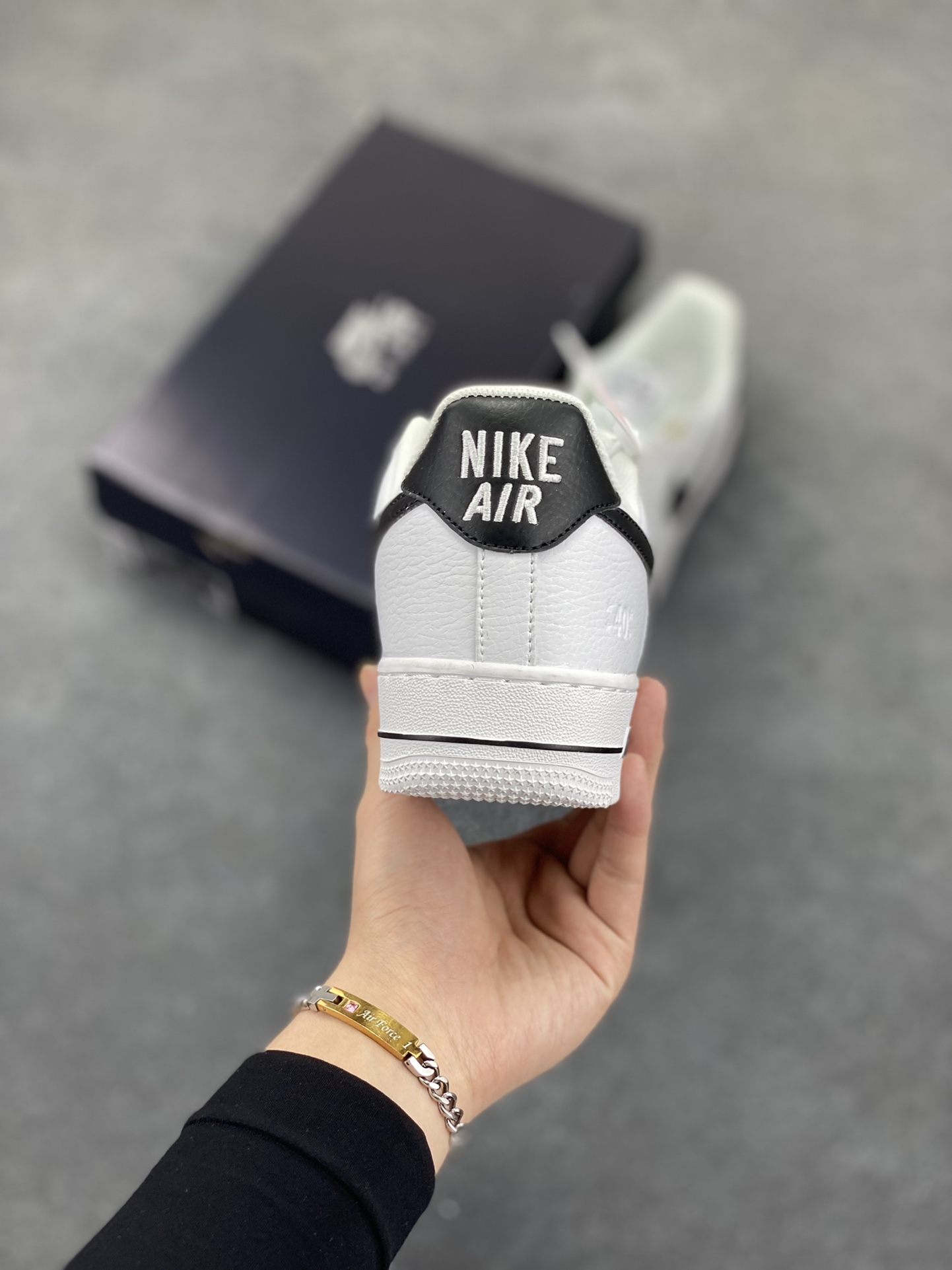 图片[4]-福利特价 Air Force 1 Nike Low 40周年白黑 原楦头原纸板 打造纯正空军版型 专注外贸渠道 全掌内置蜂窝气垫 #原盒配件 原厂中底钢印、拉帮完美 货号：DG7658-100 尺码：36 36.5 37.5 38 38.5 39 40 40.5 41 42 42.5 43 44 44.5 45-选品中心
