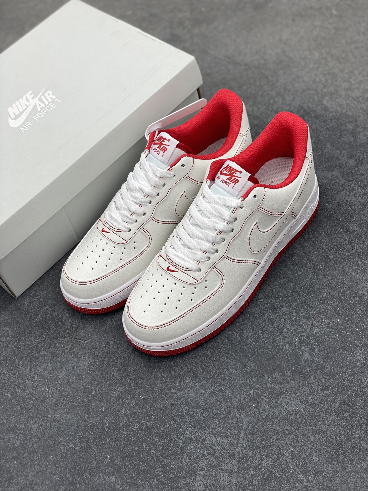 图片[8]-福利特价 Air Force 1 Nike Low 白红缝线 原楦头原纸板 打造纯正空军版型 专注外贸渠道 全掌内置蜂窝气垫 #原盒配件 原厂中底钢印、拉帮完美 货号：CV1724-100 尺码：36 36.5 37.5 38 38.5 39 40 40.5 41 42 42.5 43 44 44.5 45-选品中心