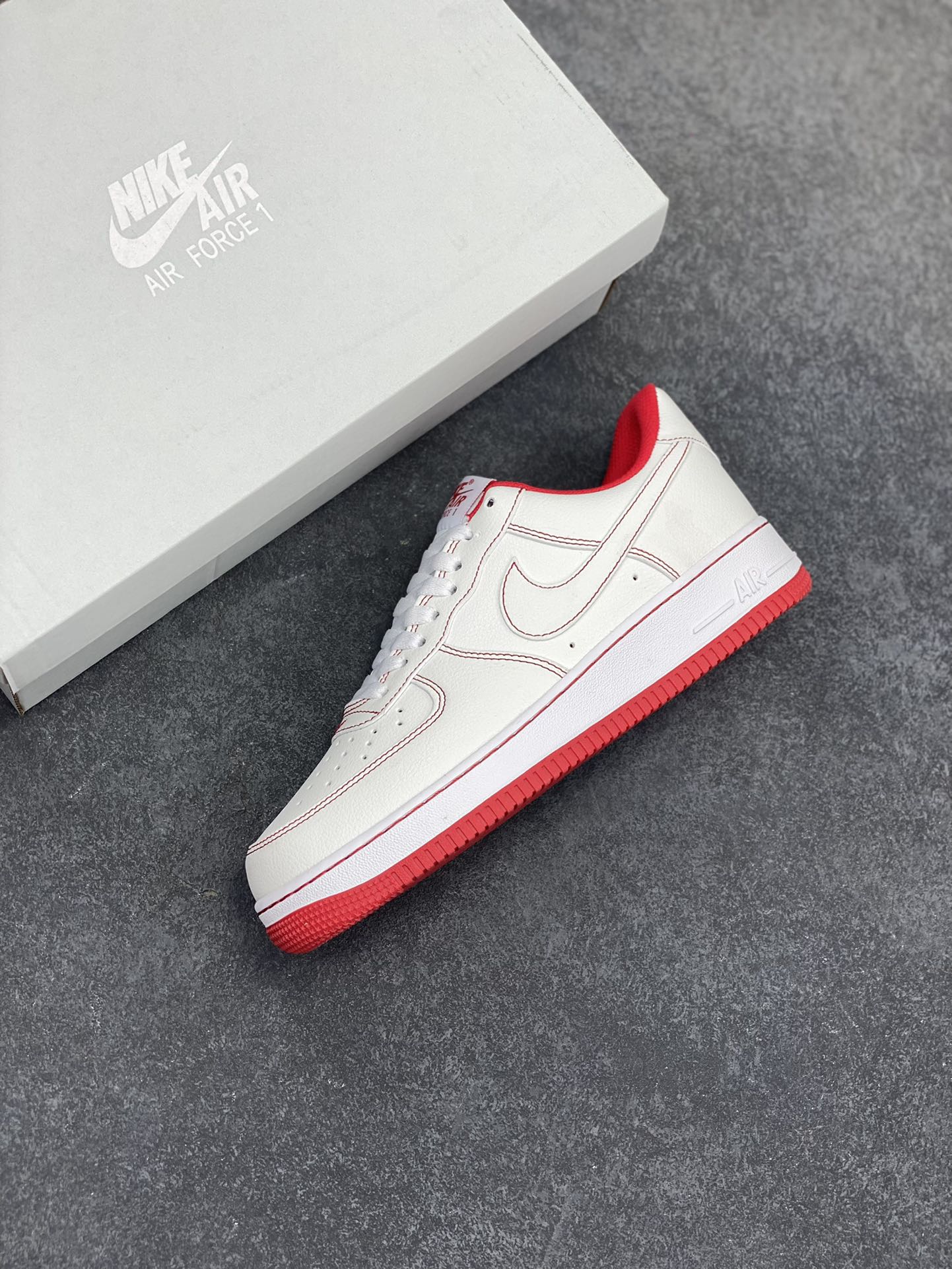 图片[7]-福利特价 Air Force 1 Nike Low 白红缝线 原楦头原纸板 打造纯正空军版型 专注外贸渠道 全掌内置蜂窝气垫 #原盒配件 原厂中底钢印、拉帮完美 货号：CV1724-100 尺码：36 36.5 37.5 38 38.5 39 40 40.5 41 42 42.5 43 44 44.5 45-选品中心