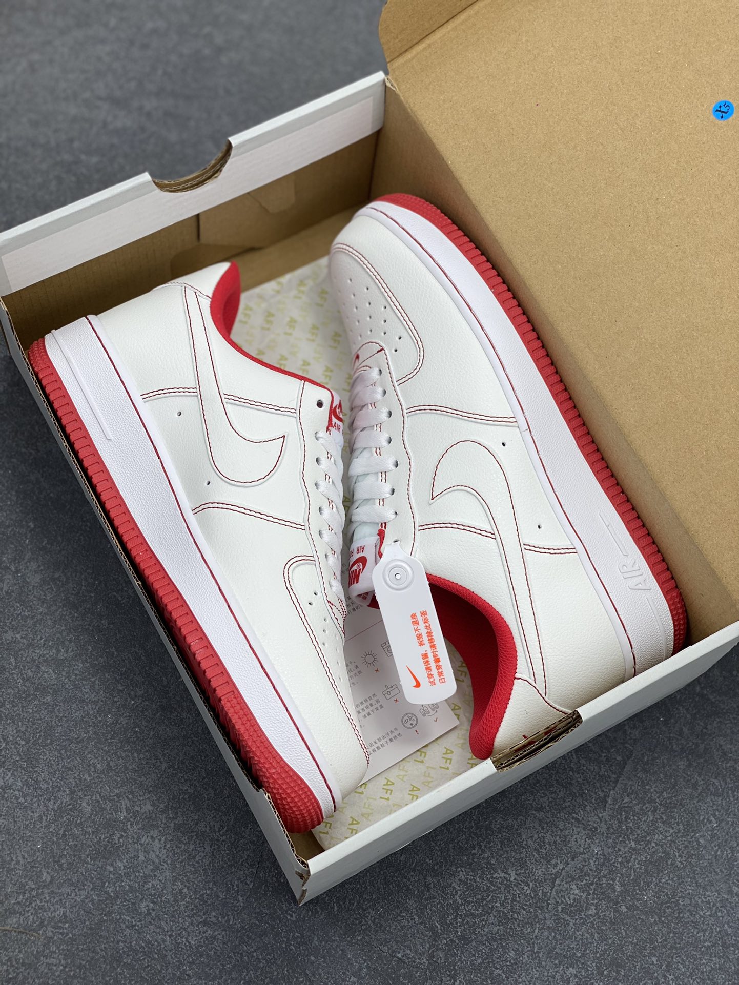 图片[9]-福利特价 Air Force 1 Nike Low 白红缝线 原楦头原纸板 打造纯正空军版型 专注外贸渠道 全掌内置蜂窝气垫 #原盒配件 原厂中底钢印、拉帮完美 货号：CV1724-100 尺码：36 36.5 37.5 38 38.5 39 40 40.5 41 42 42.5 43 44 44.5 45-选品中心