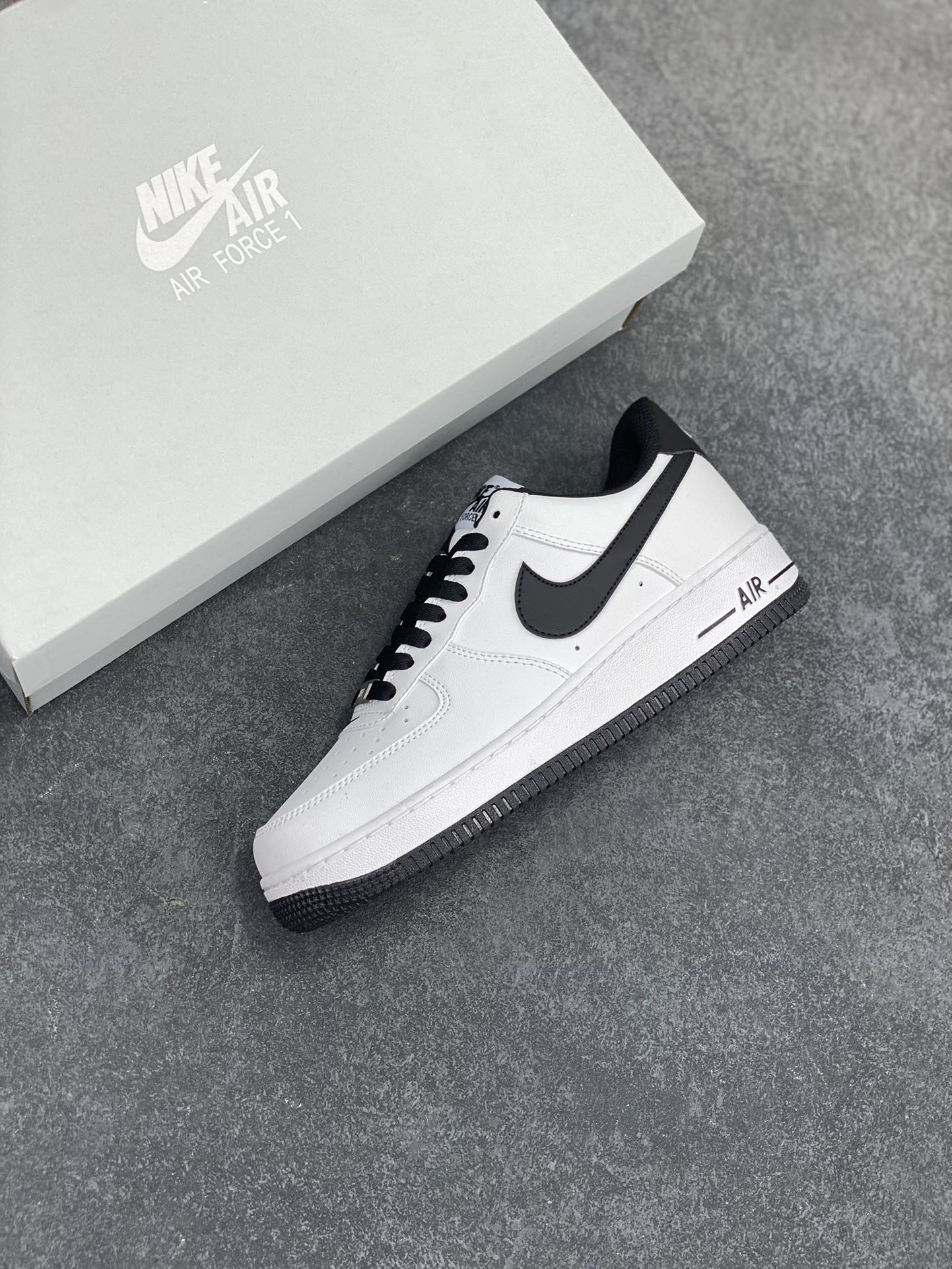 图片[7]-福利特价 Air Force 1 Nike Low 二代白黑 原楦头原纸板 打造纯正空军版型 专注外贸渠道 全掌内置蜂窝气垫 #原盒配件 原厂中底钢印、拉帮完美 货号：DH7561-102 尺码：36 36.5 37.5 38 38.5 39 40 40.5 41 42 42.5 43 44 44.5 45-选品中心