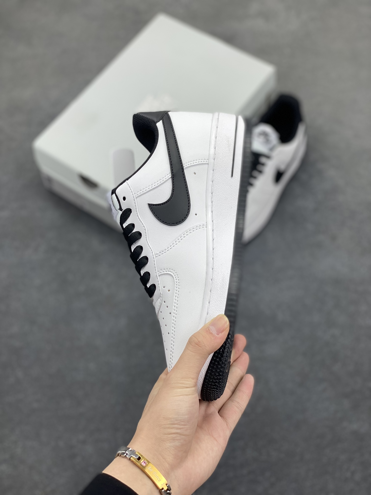 图片[3]-福利特价 Air Force 1 Nike Low 二代白黑 原楦头原纸板 打造纯正空军版型 专注外贸渠道 全掌内置蜂窝气垫 #原盒配件 原厂中底钢印、拉帮完美 货号：DH7561-102 尺码：36 36.5 37.5 38 38.5 39 40 40.5 41 42 42.5 43 44 44.5 45-选品中心