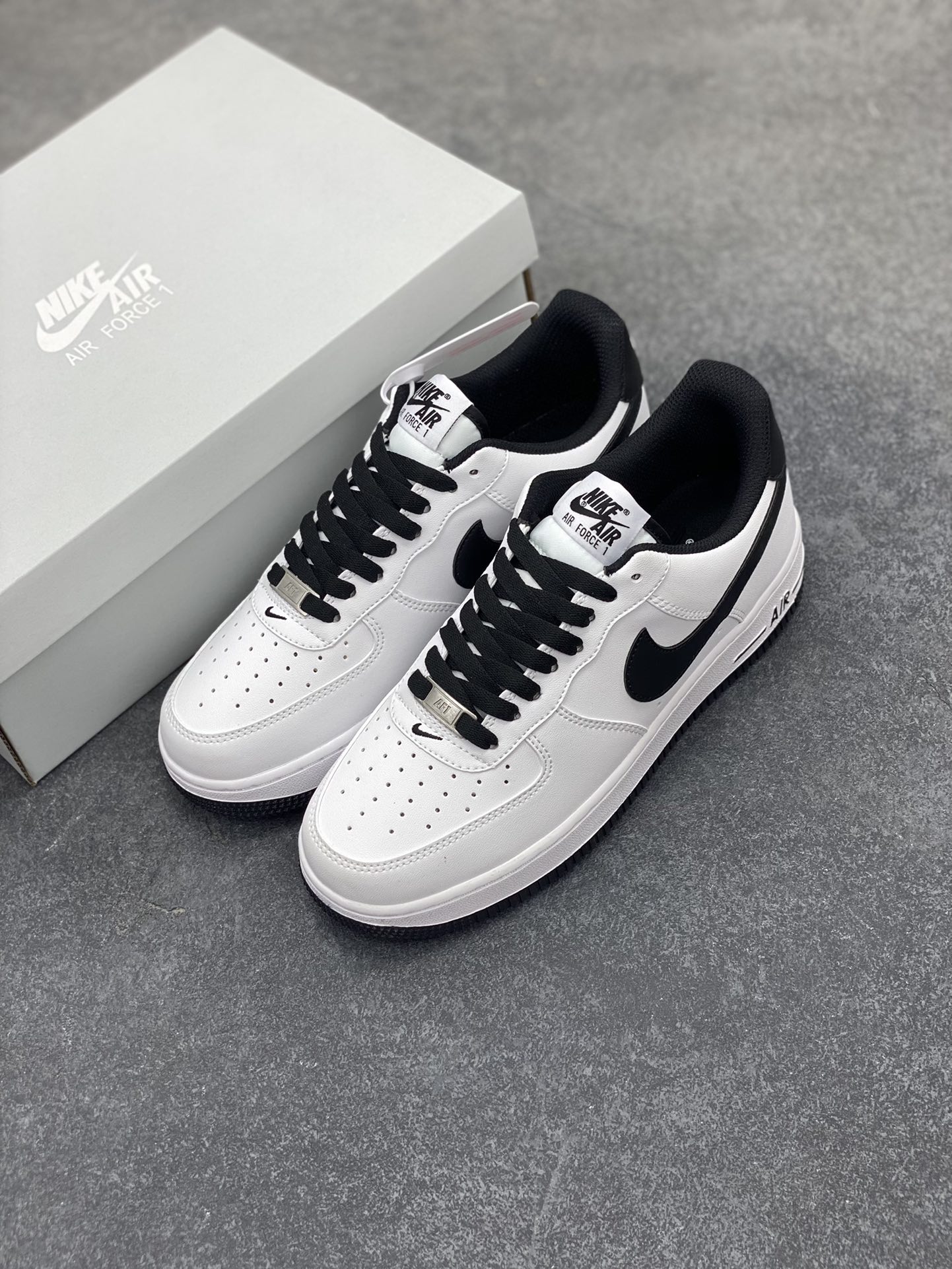 图片[8]-福利特价 Air Force 1 Nike Low 二代白黑 原楦头原纸板 打造纯正空军版型 专注外贸渠道 全掌内置蜂窝气垫 #原盒配件 原厂中底钢印、拉帮完美 货号：DH7561-102 尺码：36 36.5 37.5 38 38.5 39 40 40.5 41 42 42.5 43 44 44.5 45-选品中心