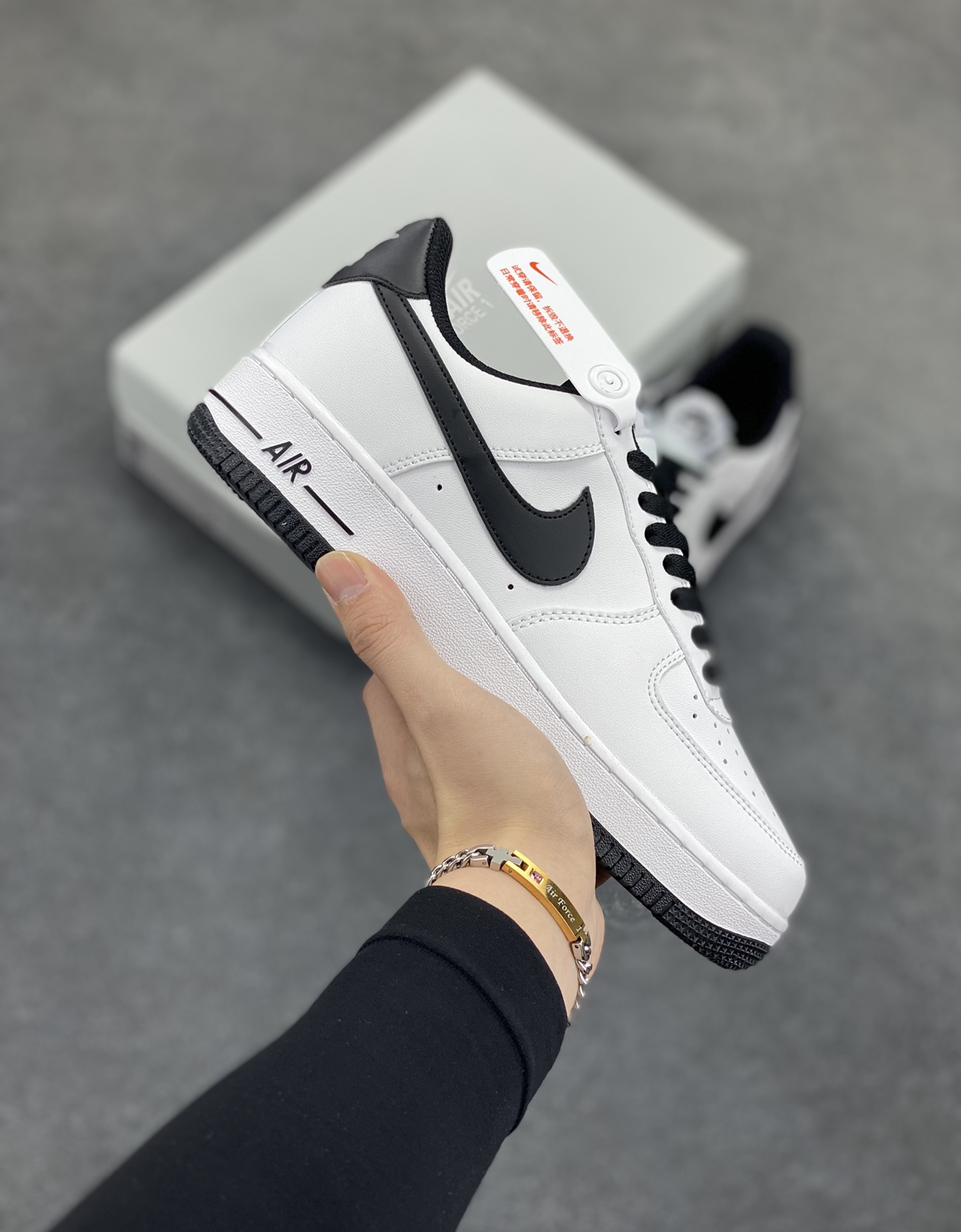 福利特价 Air Force 1 Nike Low 二代白黑 原楦头原纸板 打造纯正空军版型 专注外贸渠道 全掌内置蜂窝气垫 #原盒配件 原厂中底钢印、拉帮完美 货号：DH7561-102 尺码：36 36.5 37.5 38 38.5 39 40 40.5 41 42 42.5 43 44 44.5 45-选品中心