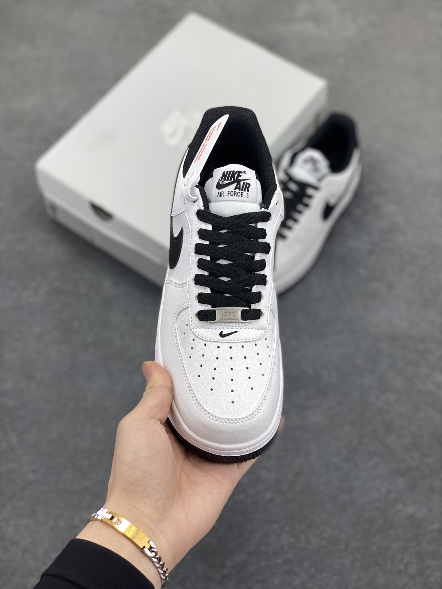图片[2]-福利特价 Air Force 1 Nike Low 二代白黑 原楦头原纸板 打造纯正空军版型 专注外贸渠道 全掌内置蜂窝气垫 #原盒配件 原厂中底钢印、拉帮完美 货号：DH7561-102 尺码：36 36.5 37.5 38 38.5 39 40 40.5 41 42 42.5 43 44 44.5 45-选品中心