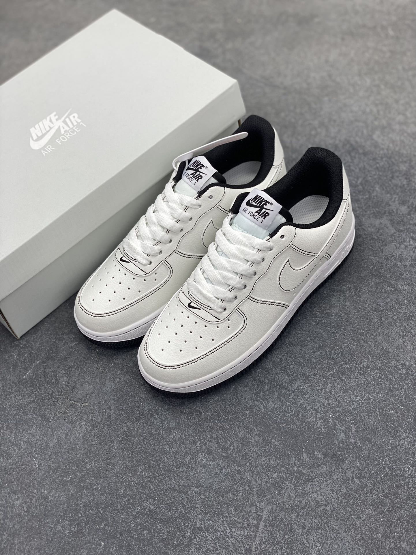 图片[8]-福利特价 Air Force 1 Nike Low 白黑缝线 原楦头原纸板 打造纯正空军版型 专注外贸渠道 全掌内置蜂窝气垫 #原盒配件 原厂中底钢印、拉帮完美 货号：CV1724-104 尺码：36 36.5 37.5 38 38.5 39 40 40.5 41 42 42.5 43 44 44.5 45-选品中心