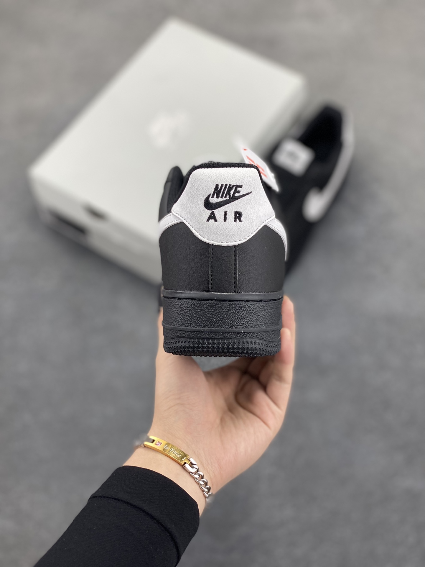 图片[4]-福利特价 Air Force 1 Nike Low 黑白 原楦头原纸板 打造纯正空军版型 专注外贸渠道 全掌内置蜂窝气垫 #原盒配件 原厂中底钢印、拉帮完美 货号：CQ0492-001 尺码：36 36.5 37.5 38 38.5 39 40 40.5 41 42 42.5 43 44 44.5 45-选品中心