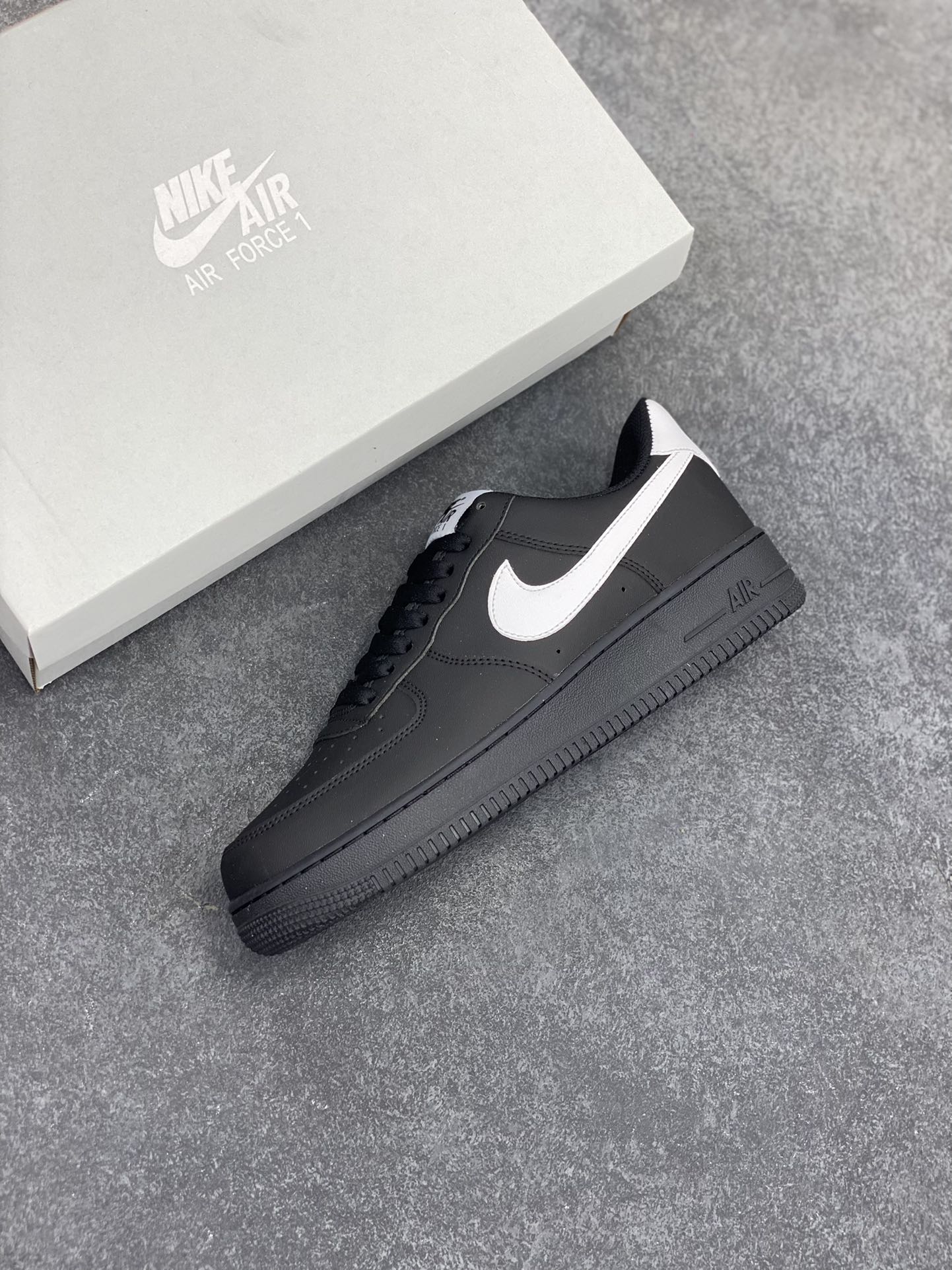 图片[7]-福利特价 Air Force 1 Nike Low 黑白 原楦头原纸板 打造纯正空军版型 专注外贸渠道 全掌内置蜂窝气垫 #原盒配件 原厂中底钢印、拉帮完美 货号：CQ0492-001 尺码：36 36.5 37.5 38 38.5 39 40 40.5 41 42 42.5 43 44 44.5 45-选品中心