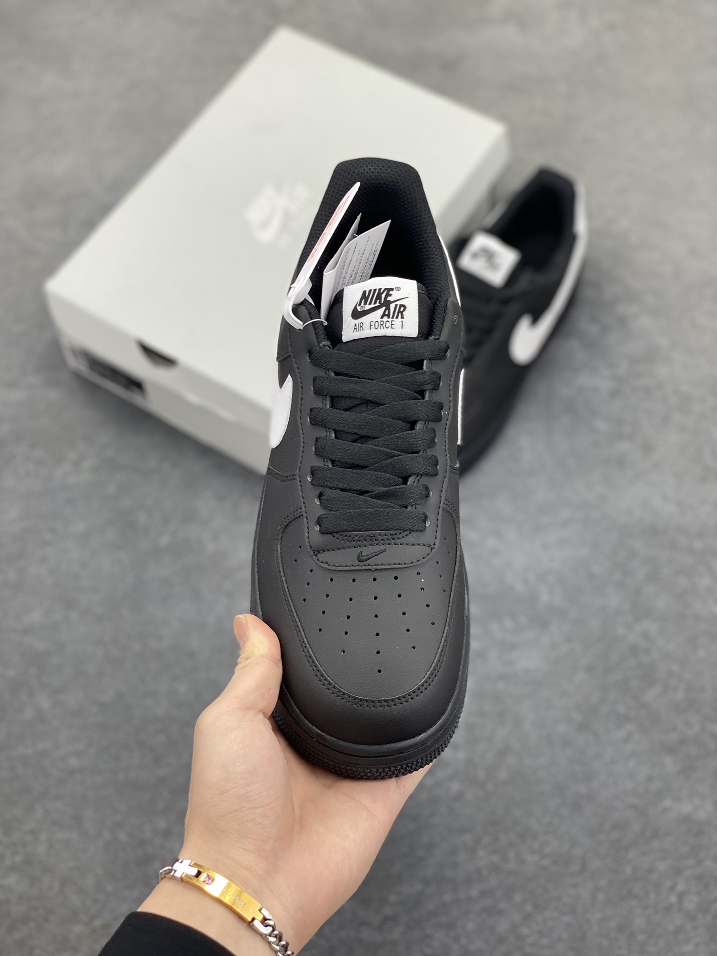 图片[2]-福利特价 Air Force 1 Nike Low 黑白 原楦头原纸板 打造纯正空军版型 专注外贸渠道 全掌内置蜂窝气垫 #原盒配件 原厂中底钢印、拉帮完美 货号：CQ0492-001 尺码：36 36.5 37.5 38 38.5 39 40 40.5 41 42 42.5 43 44 44.5 45-选品中心