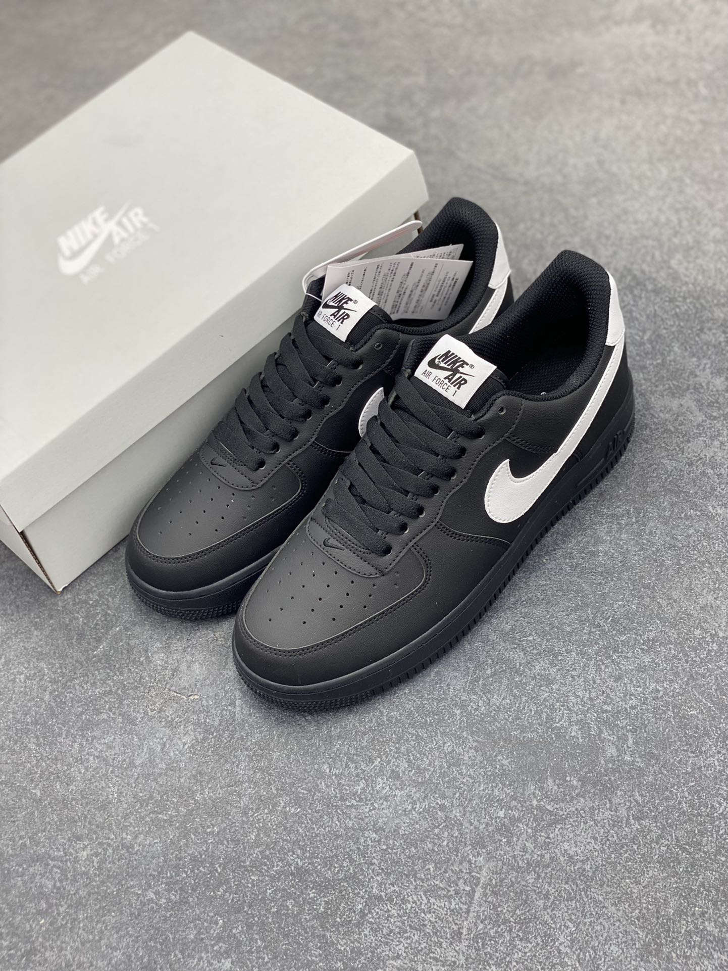 图片[8]-福利特价 Air Force 1 Nike Low 黑白 原楦头原纸板 打造纯正空军版型 专注外贸渠道 全掌内置蜂窝气垫 #原盒配件 原厂中底钢印、拉帮完美 货号：CQ0492-001 尺码：36 36.5 37.5 38 38.5 39 40 40.5 41 42 42.5 43 44 44.5 45-选品中心