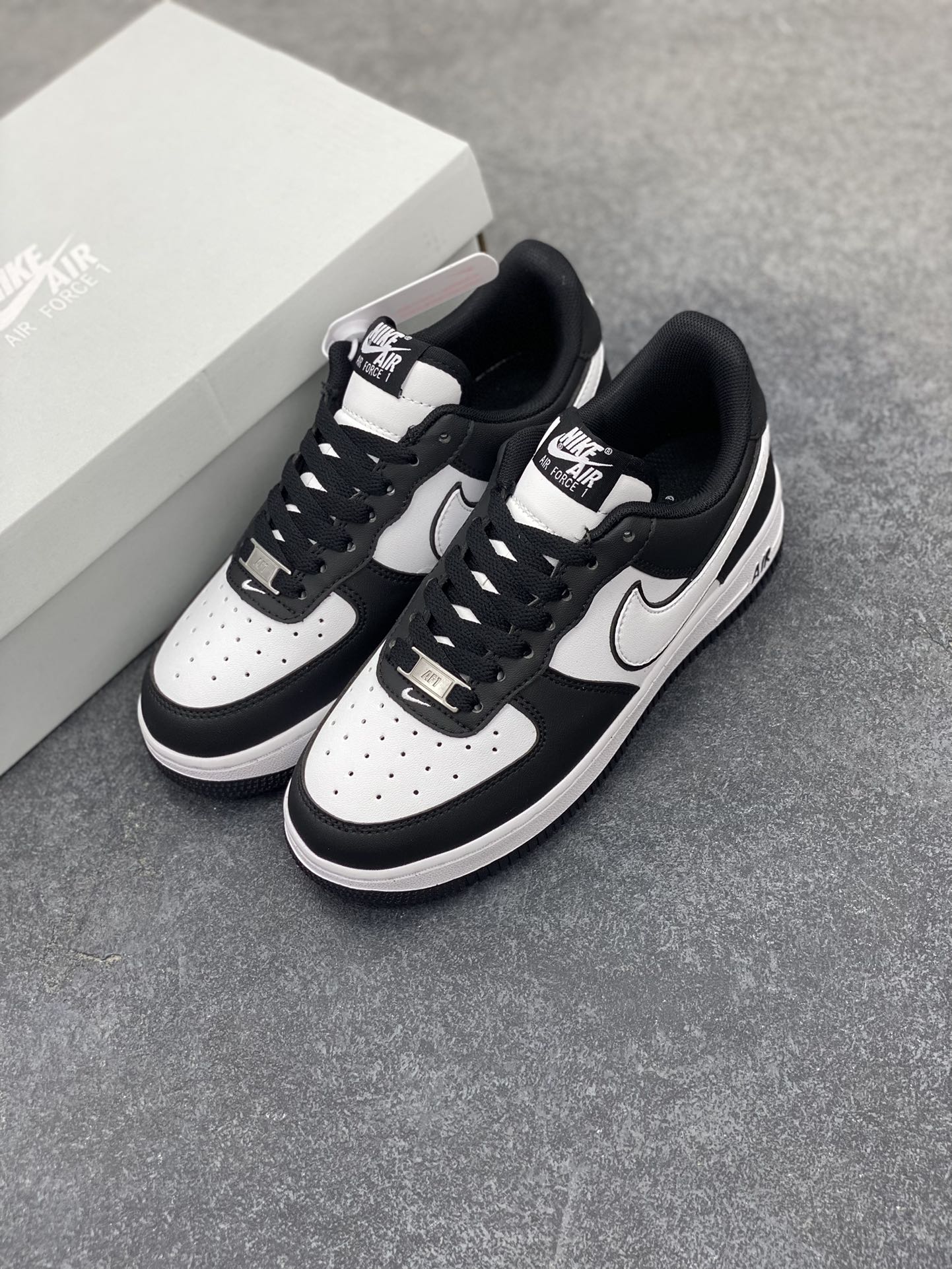 图片[8]-福利特价 Air Force 1 Nike Low 二代白黑熊猫 原楦头原纸板 打造纯正空军版型 专注外贸渠道 全掌内置蜂窝气垫 #原盒配件 原厂中底钢印、拉帮完美 货号：DV0788-001 尺码：36 36.5 37.5 38 38.5 39 40 40.5 41 42 42.5 43 44 44.5 45-选品中心