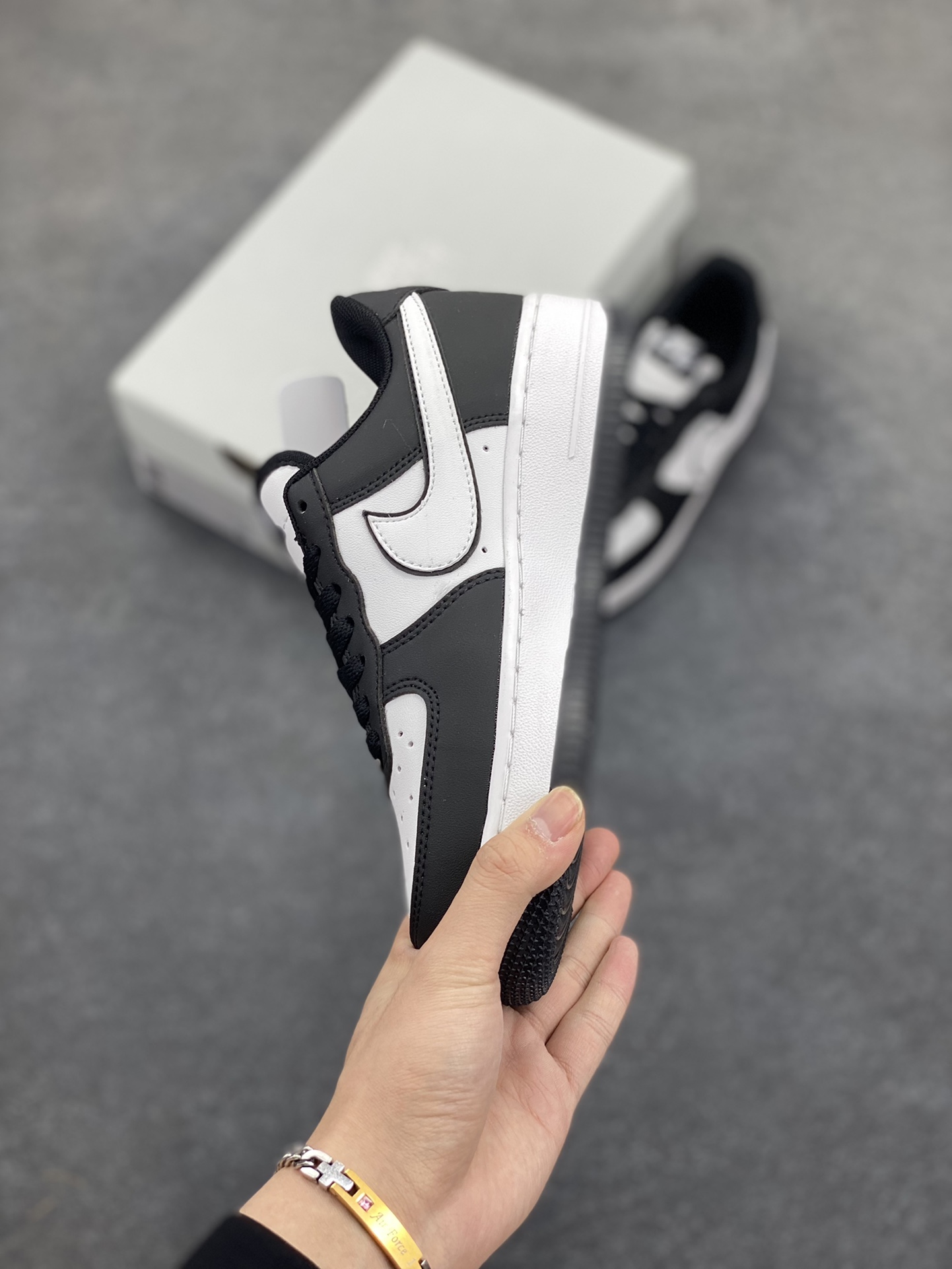 图片[3]-福利特价 Air Force 1 Nike Low 二代白黑熊猫 原楦头原纸板 打造纯正空军版型 专注外贸渠道 全掌内置蜂窝气垫 #原盒配件 原厂中底钢印、拉帮完美 货号：DV0788-001 尺码：36 36.5 37.5 38 38.5 39 40 40.5 41 42 42.5 43 44 44.5 45-选品中心