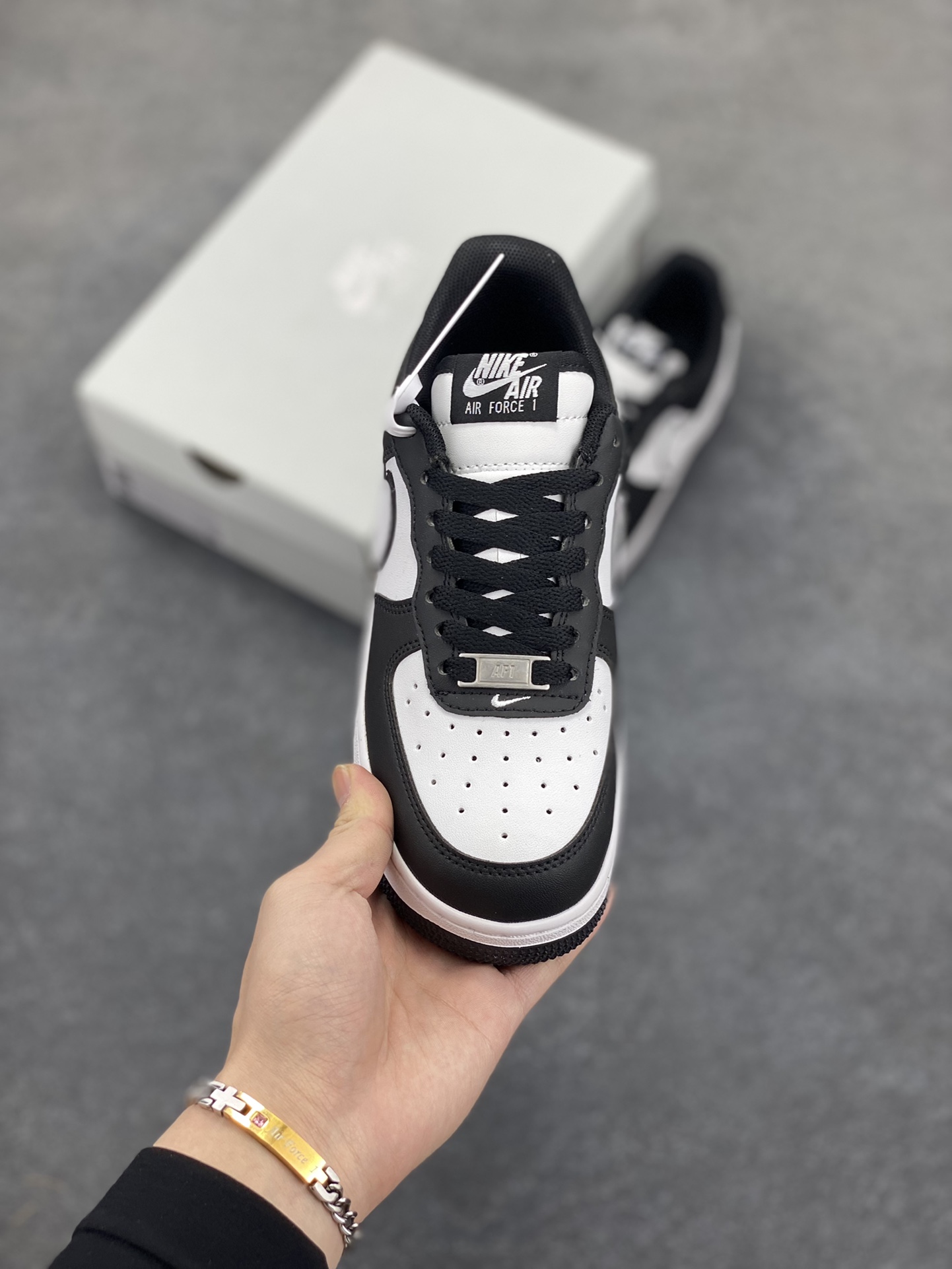 图片[2]-福利特价 Air Force 1 Nike Low 二代白黑熊猫 原楦头原纸板 打造纯正空军版型 专注外贸渠道 全掌内置蜂窝气垫 #原盒配件 原厂中底钢印、拉帮完美 货号：DV0788-001 尺码：36 36.5 37.5 38 38.5 39 40 40.5 41 42 42.5 43 44 44.5 45-选品中心