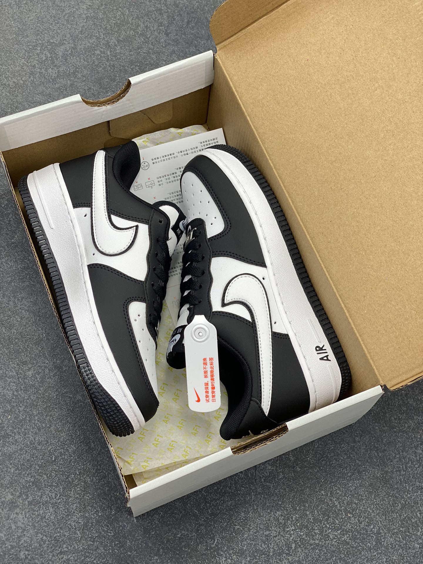 图片[9]-福利特价 Air Force 1 Nike Low 二代白黑熊猫 原楦头原纸板 打造纯正空军版型 专注外贸渠道 全掌内置蜂窝气垫 #原盒配件 原厂中底钢印、拉帮完美 货号：DV0788-001 尺码：36 36.5 37.5 38 38.5 39 40 40.5 41 42 42.5 43 44 44.5 45-选品中心