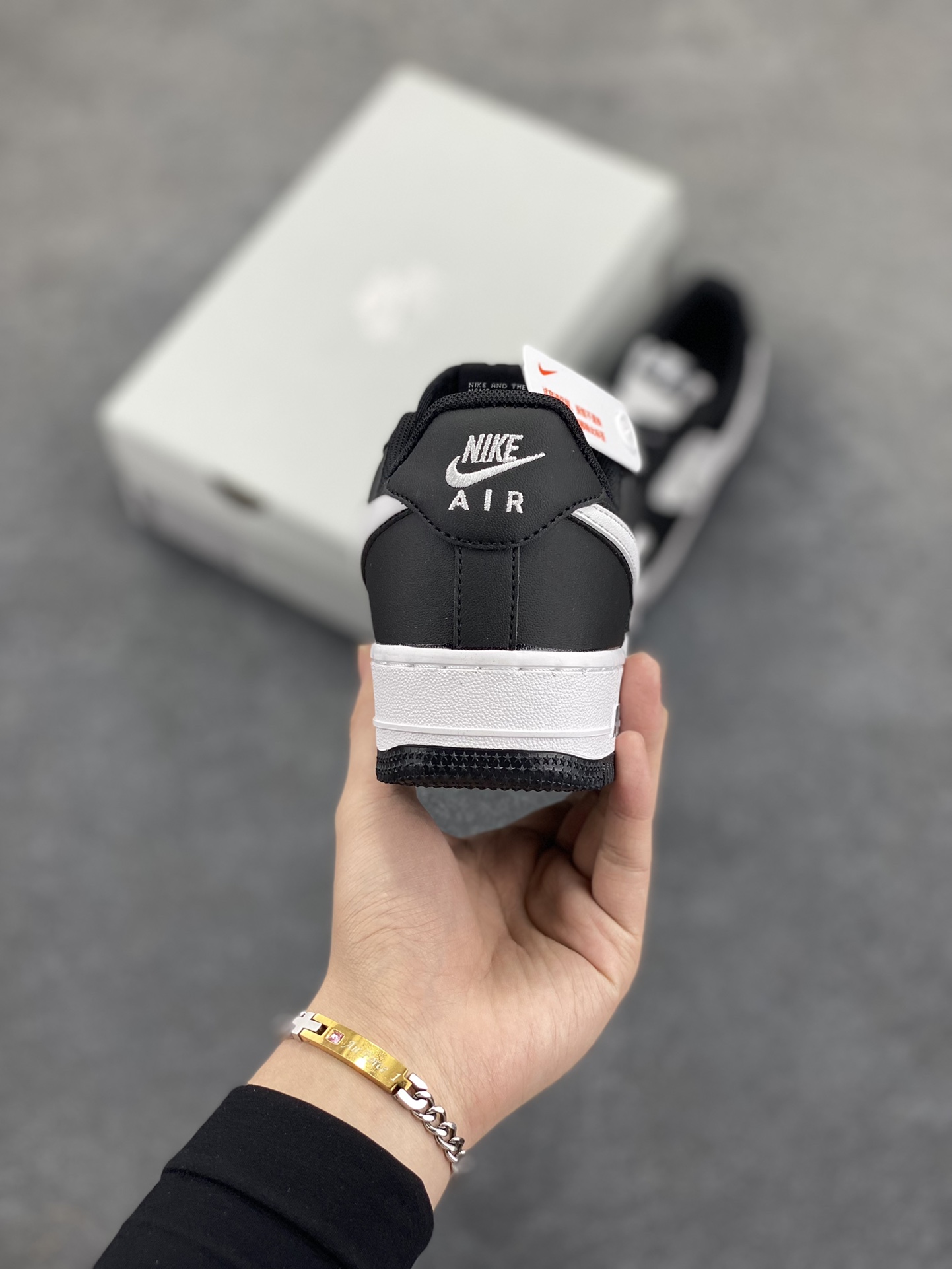 图片[4]-福利特价 Air Force 1 Nike Low 二代白黑熊猫 原楦头原纸板 打造纯正空军版型 专注外贸渠道 全掌内置蜂窝气垫 #原盒配件 原厂中底钢印、拉帮完美 货号：DV0788-001 尺码：36 36.5 37.5 38 38.5 39 40 40.5 41 42 42.5 43 44 44.5 45-选品中心