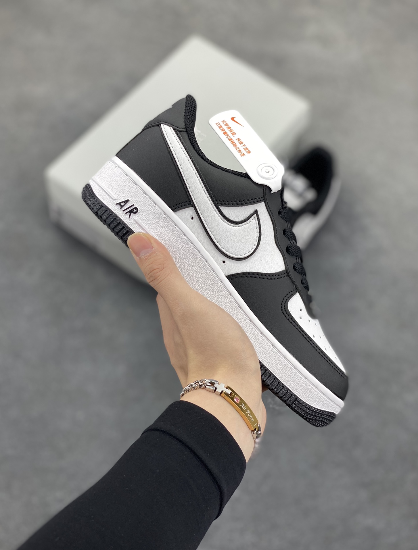 福利特价 Air Force 1 Nike Low 二代白黑熊猫 原楦头原纸板 打造纯正空军版型 专注外贸渠道 全掌内置蜂窝气垫 #原盒配件 原厂中底钢印、拉帮完美 货号:DV0788-001 尺码:36 36.5 37.5 38 38.5 39 40 40.5 41 42 42.5 43 44 44.5 45-选品中心