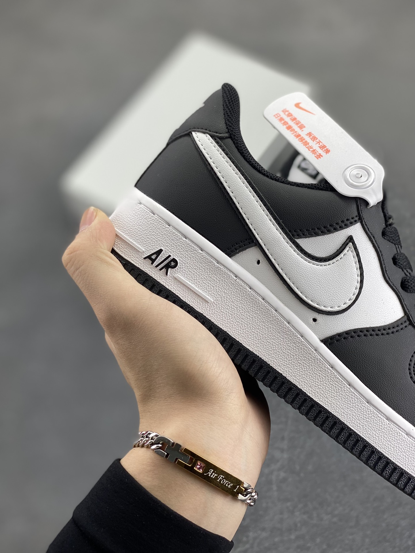 图片[6]-福利特价 Air Force 1 Nike Low 二代白黑熊猫 原楦头原纸板 打造纯正空军版型 专注外贸渠道 全掌内置蜂窝气垫 #原盒配件 原厂中底钢印、拉帮完美 货号：DV0788-001 尺码：36 36.5 37.5 38 38.5 39 40 40.5 41 42 42.5 43 44 44.5 45-选品中心