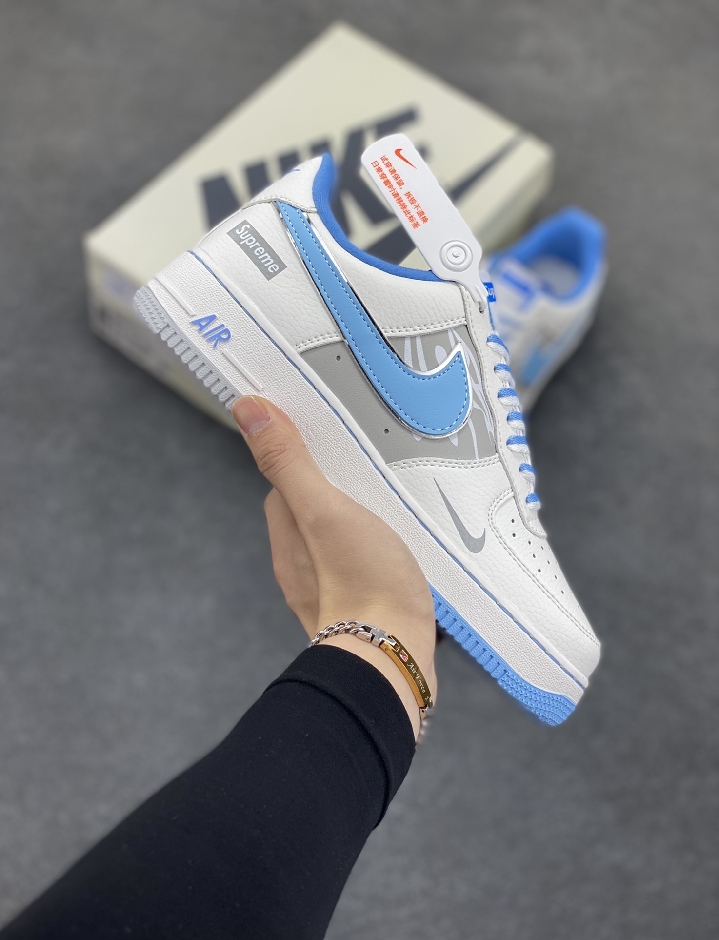 NIke Air Force 1 \'07 Low “Supreme联名”空军一号 低帮 运动鞋 休闲鞋 折边针车 工艺难度大 原楦头原纸板 原装鞋盒 定制五金配件 内置全掌气垫 原厂鞋底 货号：DQ6628-155 尺码：36 36.5 37.5 38 38.5 39 40 40.5 41 42 42.5 43 44 44.5 45-选品中心