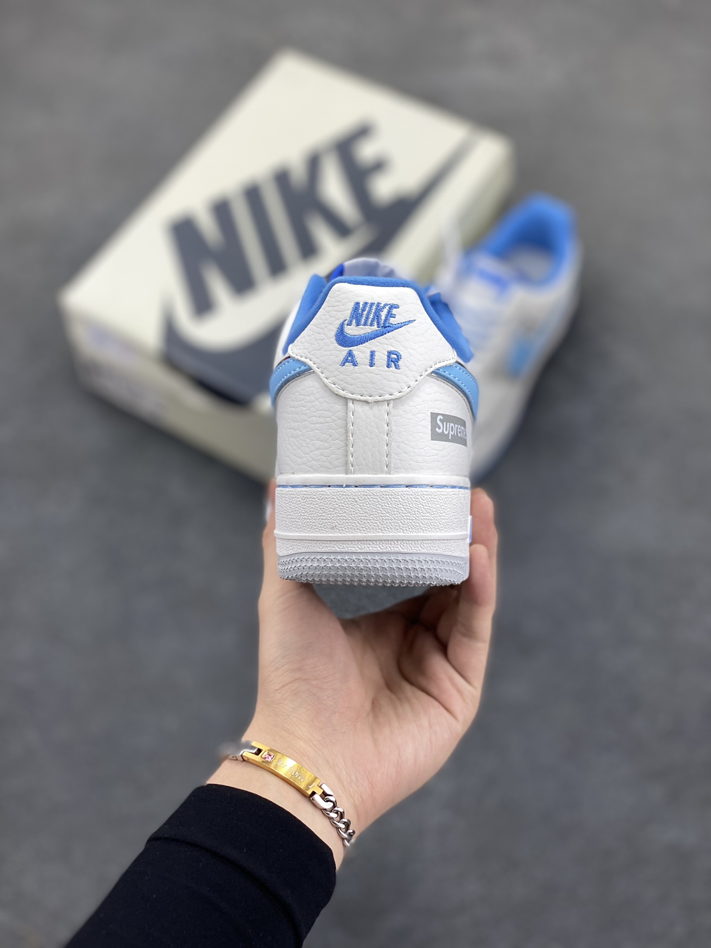 图片[4]-NIke Air Force 1 \’07 Low “Supreme联名”空军一号 低帮 运动鞋 休闲鞋 折边针车 工艺难度大 原楦头原纸板 原装鞋盒 定制五金配件 内置全掌气垫 原厂鞋底 货号：DQ6628-155 尺码：36 36.5 37.5 38 38.5 39 40 40.5 41 42 42.5 43 44 44.5 45-选品中心