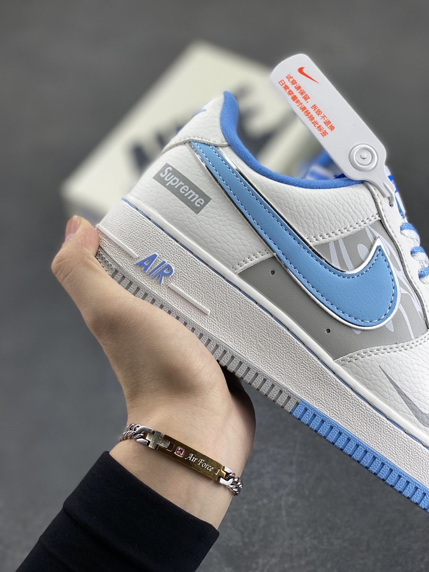 图片[6]-NIke Air Force 1 \’07 Low “Supreme联名”空军一号 低帮 运动鞋 休闲鞋 折边针车 工艺难度大 原楦头原纸板 原装鞋盒 定制五金配件 内置全掌气垫 原厂鞋底 货号：DQ6628-155 尺码：36 36.5 37.5 38 38.5 39 40 40.5 41 42 42.5 43 44 44.5 45-选品中心