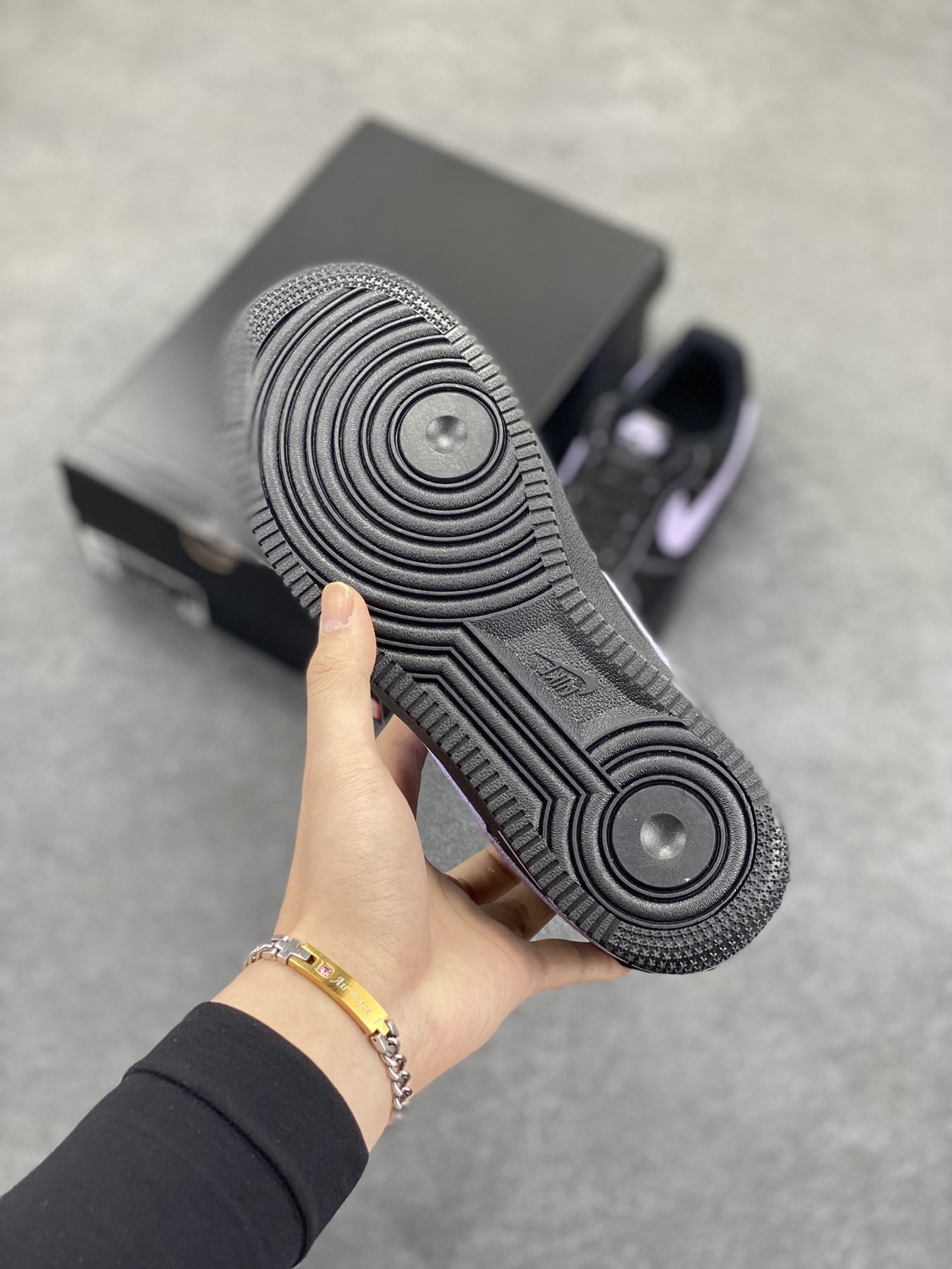 图片[5]-Nike Air Force 1 Low 蒂芙尼 原楦头原纸板 打造纯正空军版型 专注外贸渠道 全掌内置蜂窝气垫 原盒配件 原厂中底钢印、拉帮完美 货号：HQ2037-002 尺码：36 36.5 37.5 38 38.5 39 40 40.5 41 42 42.5 43 44 44.5 45-选品中心