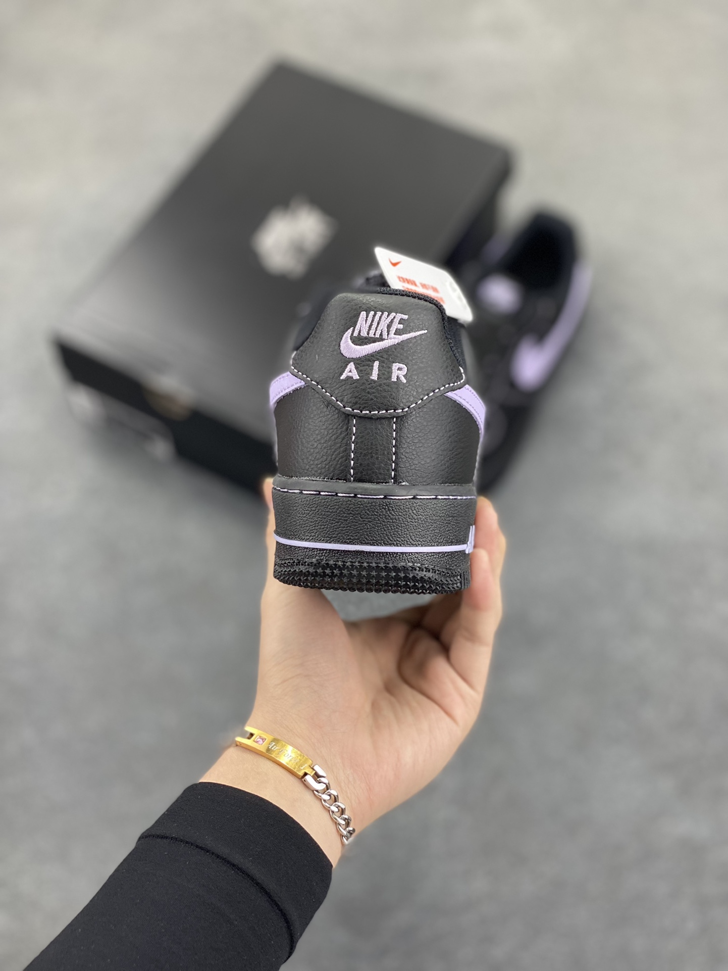 图片[4]-Nike Air Force 1 Low 蒂芙尼 原楦头原纸板 打造纯正空军版型 专注外贸渠道 全掌内置蜂窝气垫 原盒配件 原厂中底钢印、拉帮完美 货号：HQ2037-002 尺码：36 36.5 37.5 38 38.5 39 40 40.5 41 42 42.5 43 44 44.5 45-选品中心