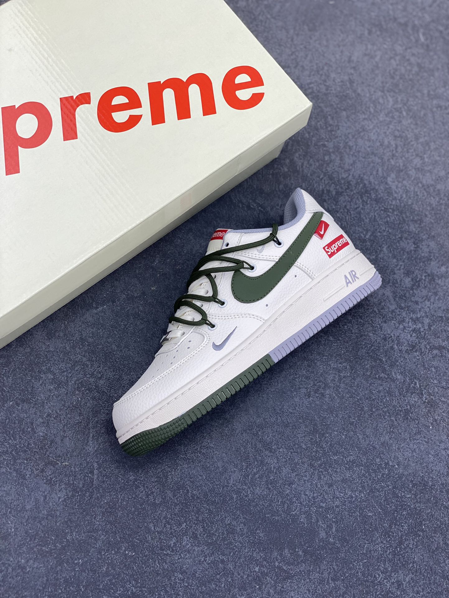 图片[7]-NIke Air Force 1 \’07 Low “Supreme联名——双拼灰绿抽绳”空军一号 低帮 运动鞋 休闲鞋 折边针车 工艺难度大 原楦头原纸板 原装鞋盒 定制五金配件 内置全掌气垫 原厂鞋底 货号：DM6868-070 尺码：36 36.5 37.5 38 38.5 39 40 40.5 41 42 42.5 43 44 44.5 45-选品中心
