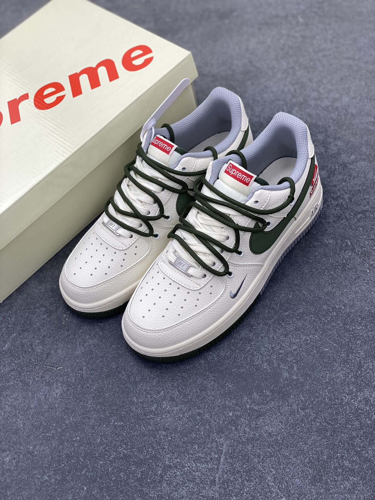 图片[8]-NIke Air Force 1 \’07 Low “Supreme联名——双拼灰绿抽绳”空军一号 低帮 运动鞋 休闲鞋 折边针车 工艺难度大 原楦头原纸板 原装鞋盒 定制五金配件 内置全掌气垫 原厂鞋底 货号：DM6868-070 尺码：36 36.5 37.5 38 38.5 39 40 40.5 41 42 42.5 43 44 44.5 45-选品中心