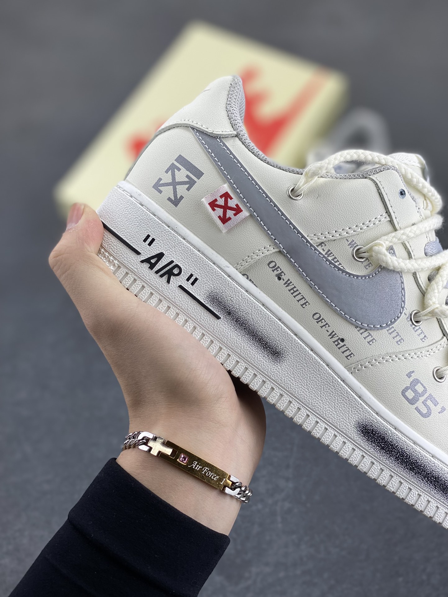 图片[6]-Nike Air Force 1 Low 07 x OFF-WHITE 原楦头原纸板 打造纯正低帮空军版型 专注外贸渠道 全掌内置蜂窝气垫 原盒配件 原厂中底钢印、拉帮完美 货号：TX-589633 尺码：36 36.5 37.5 38 38.5 39 40 40.5 41 42 42.5 43 44 44.5 45-选品中心