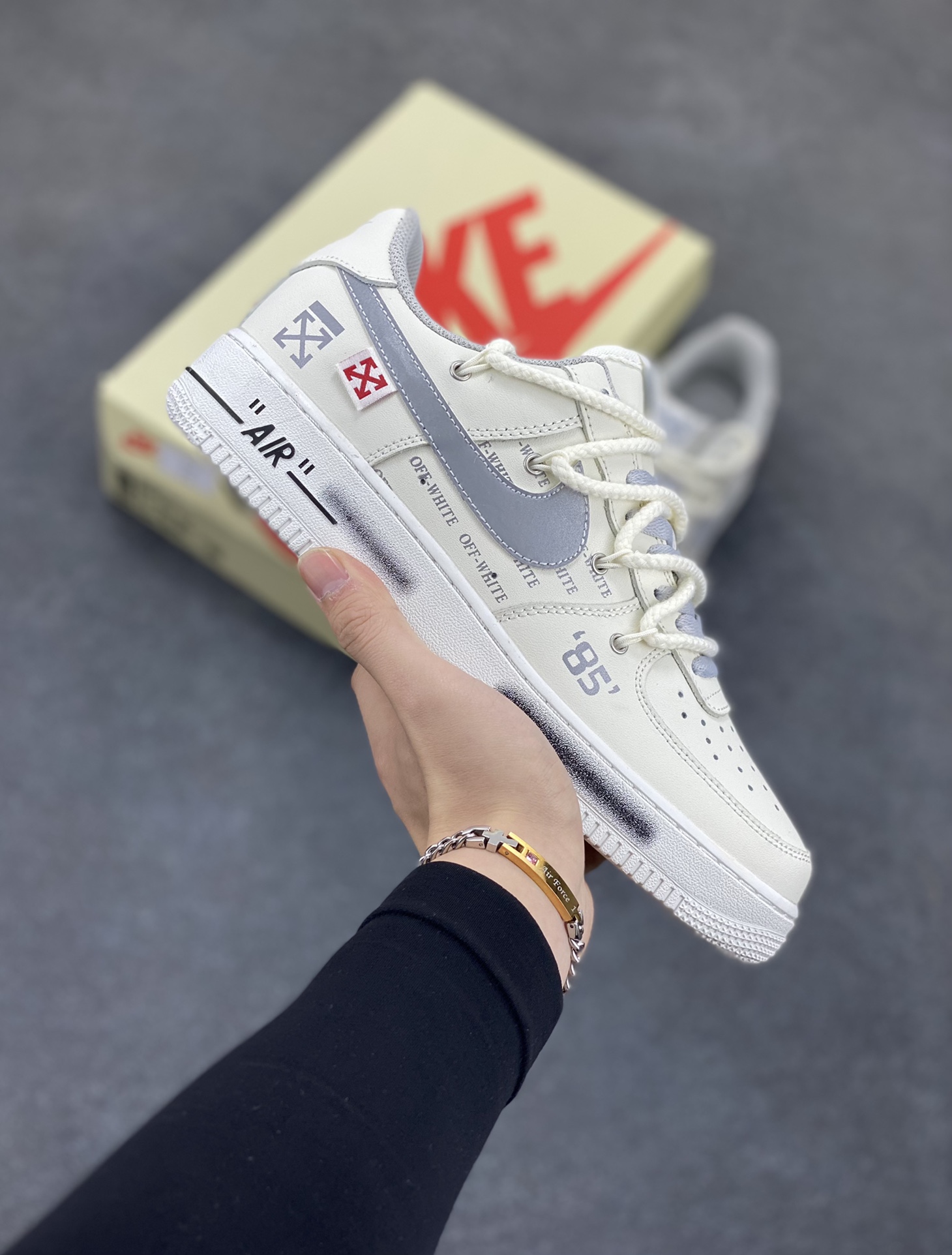 Nike Air Force 1 Low 07 x OFF-WHITE 原楦头原纸板 打造纯正低帮空军版型 专注外贸渠道 全掌内置蜂窝气垫 原盒配件 原厂中底钢印、拉帮完美 货号：TX-589633 尺码：36 36.5 37.5 38 38.5 39 40 40.5 41 42 42.5 43 44 44.5 45-选品中心