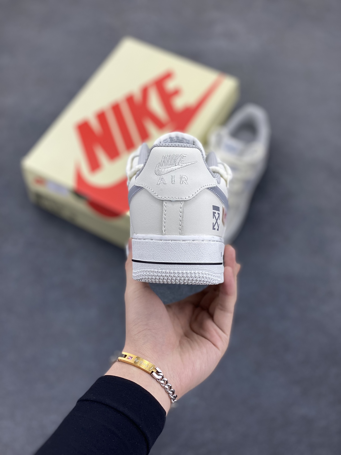 图片[4]-Nike Air Force 1 Low 07 x OFF-WHITE 原楦头原纸板 打造纯正低帮空军版型 专注外贸渠道 全掌内置蜂窝气垫 原盒配件 原厂中底钢印、拉帮完美 货号：TX-589633 尺码：36 36.5 37.5 38 38.5 39 40 40.5 41 42 42.5 43 44 44.5 45-选品中心