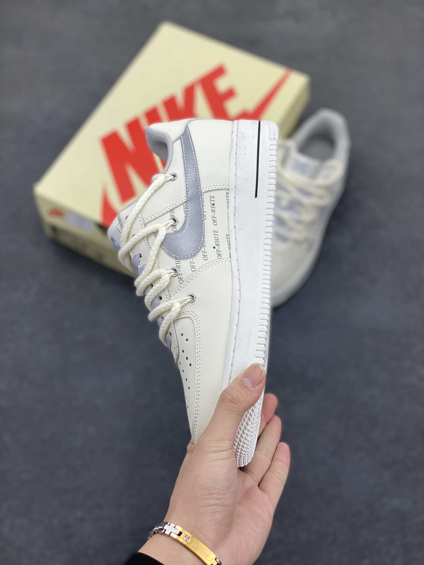 图片[3]-Nike Air Force 1 Low 07 x OFF-WHITE 原楦头原纸板 打造纯正低帮空军版型 专注外贸渠道 全掌内置蜂窝气垫 原盒配件 原厂中底钢印、拉帮完美 货号：TX-589633 尺码：36 36.5 37.5 38 38.5 39 40 40.5 41 42 42.5 43 44 44.5 45-选品中心